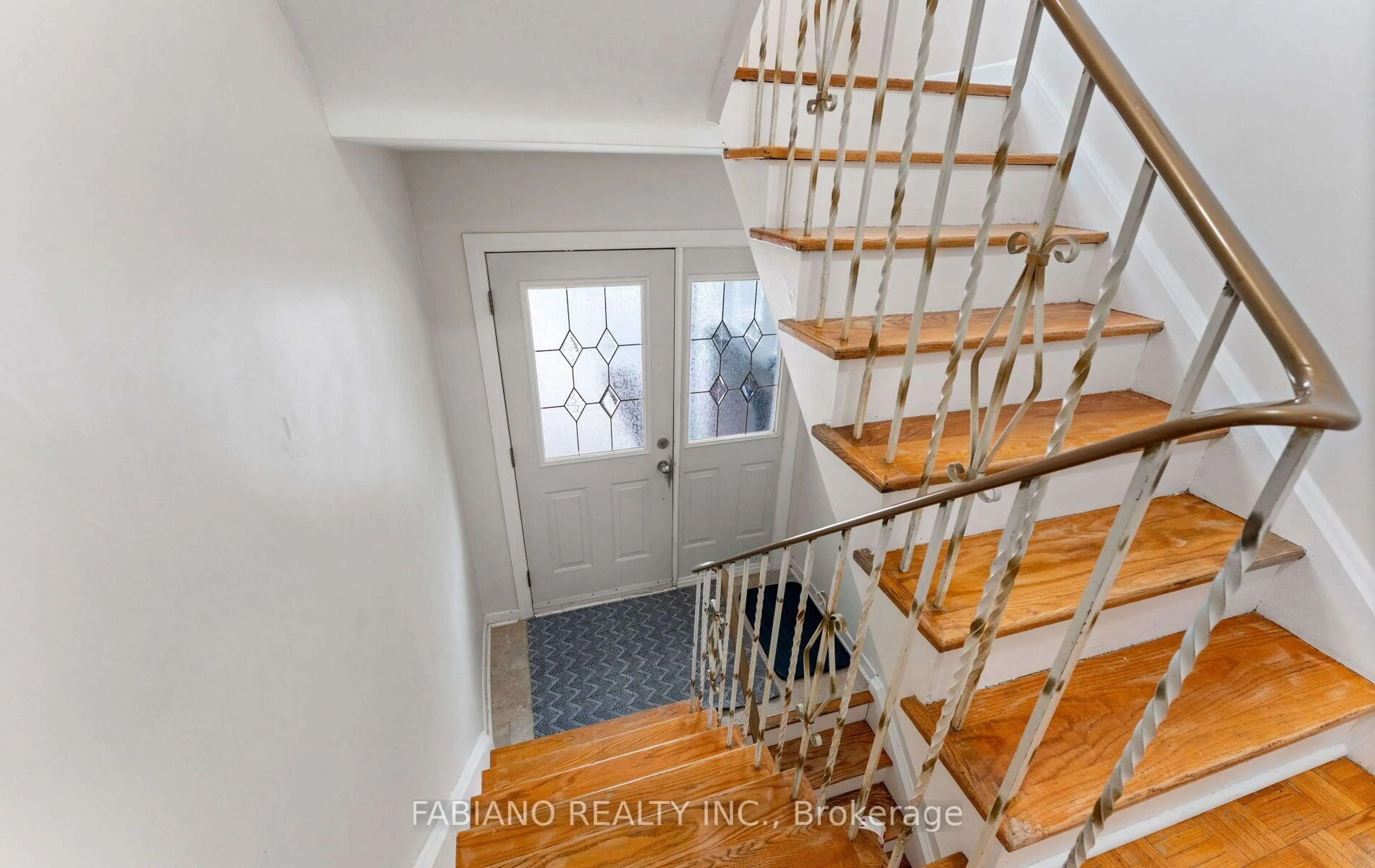 Stairs for 549 Gladstone Ave, Toronto Ontario M6H 3J3