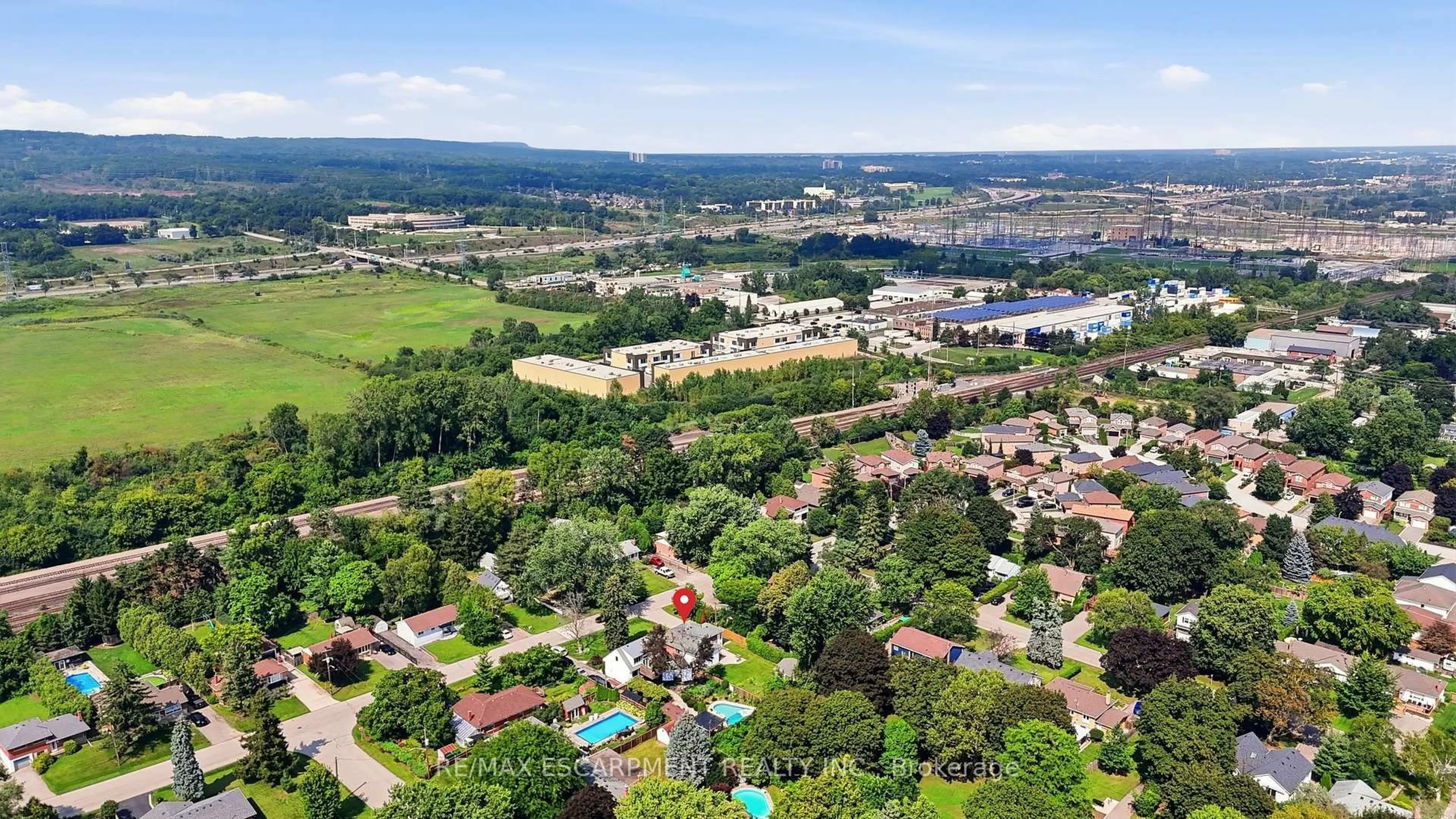 A pic from outside/outdoor area/front of a property/back of a property/a pic from drone, water/lake/river/ocean view for 522 Enfield Rd, Burlington Ontario L7T 2X8