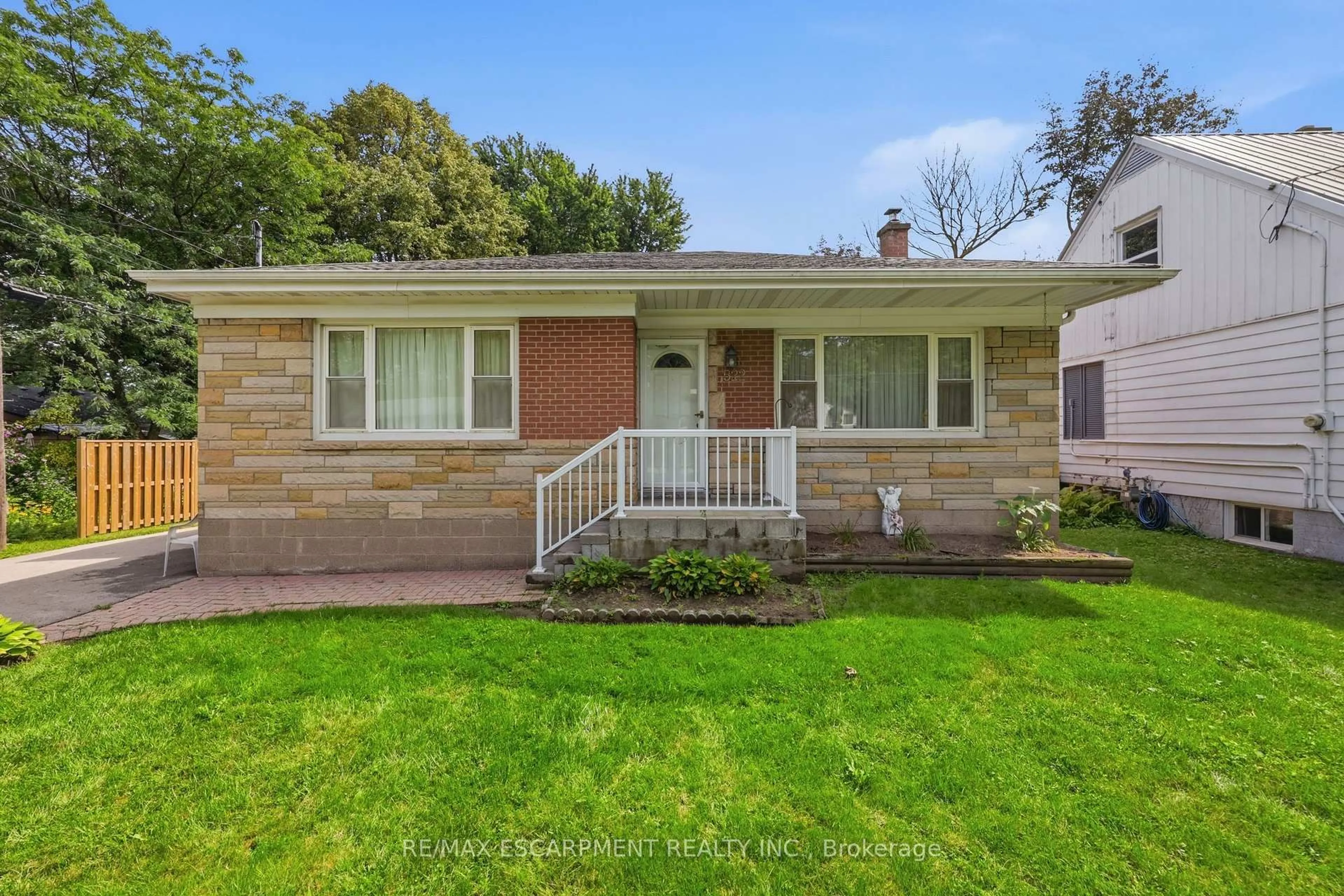 Home with brick exterior material, street for 522 Enfield Rd, Burlington Ontario L7T 2X8