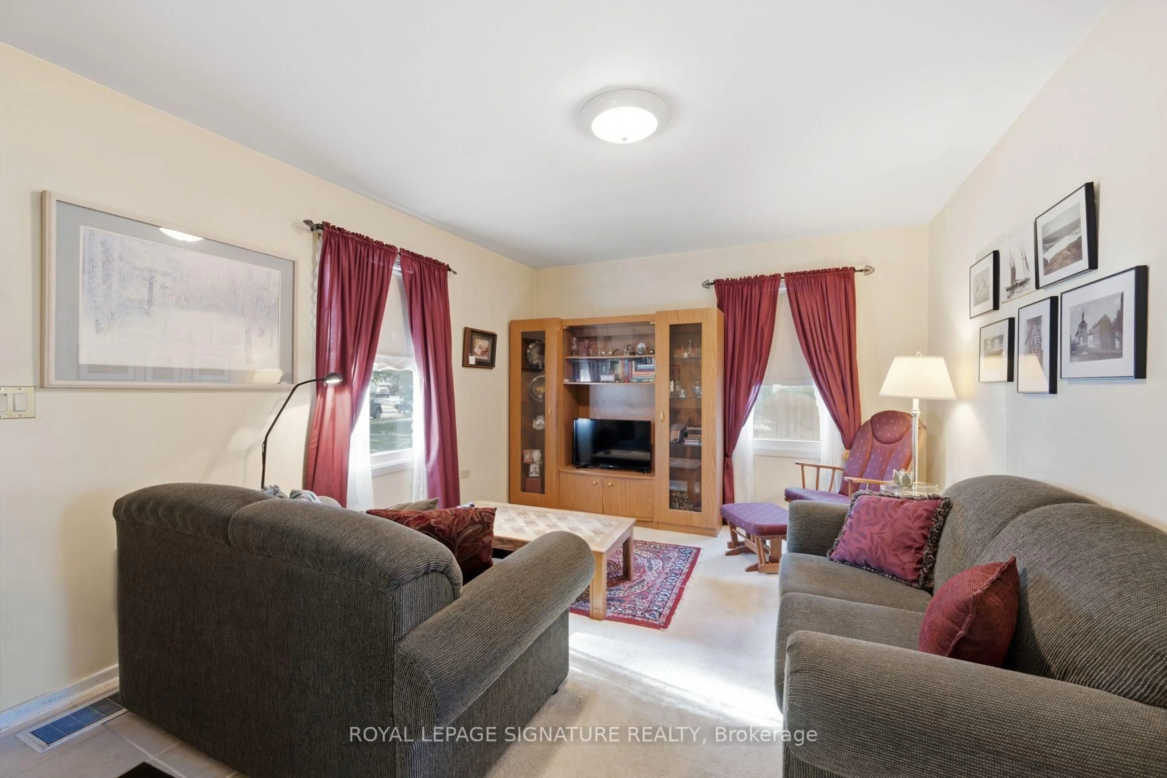 Living room with furniture, unknown for 15 Kemp Sq, Toronto Ontario M6M 2V5