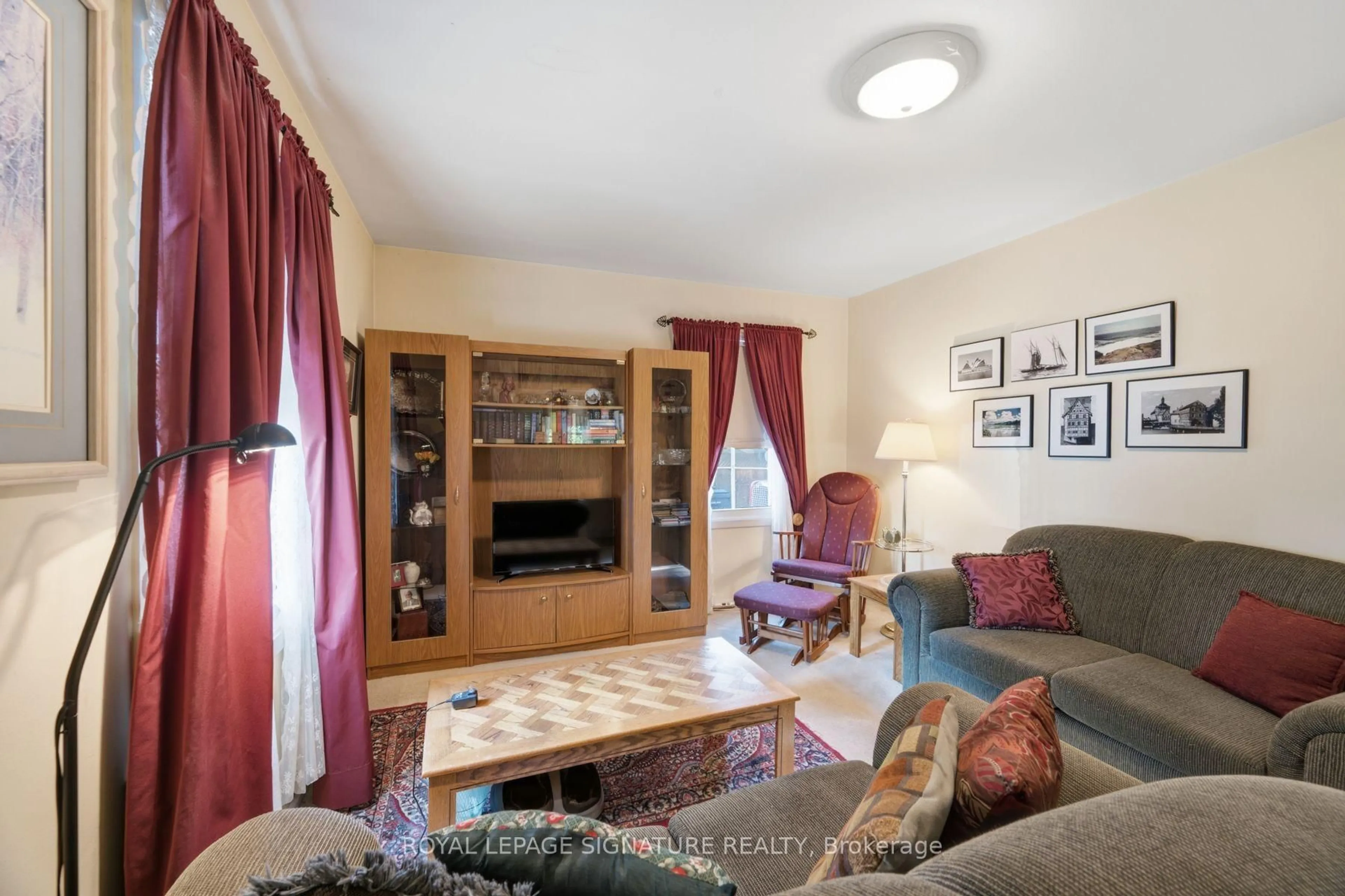 Living room with furniture, unknown for 15 Kemp Sq, Toronto Ontario M6M 2V5