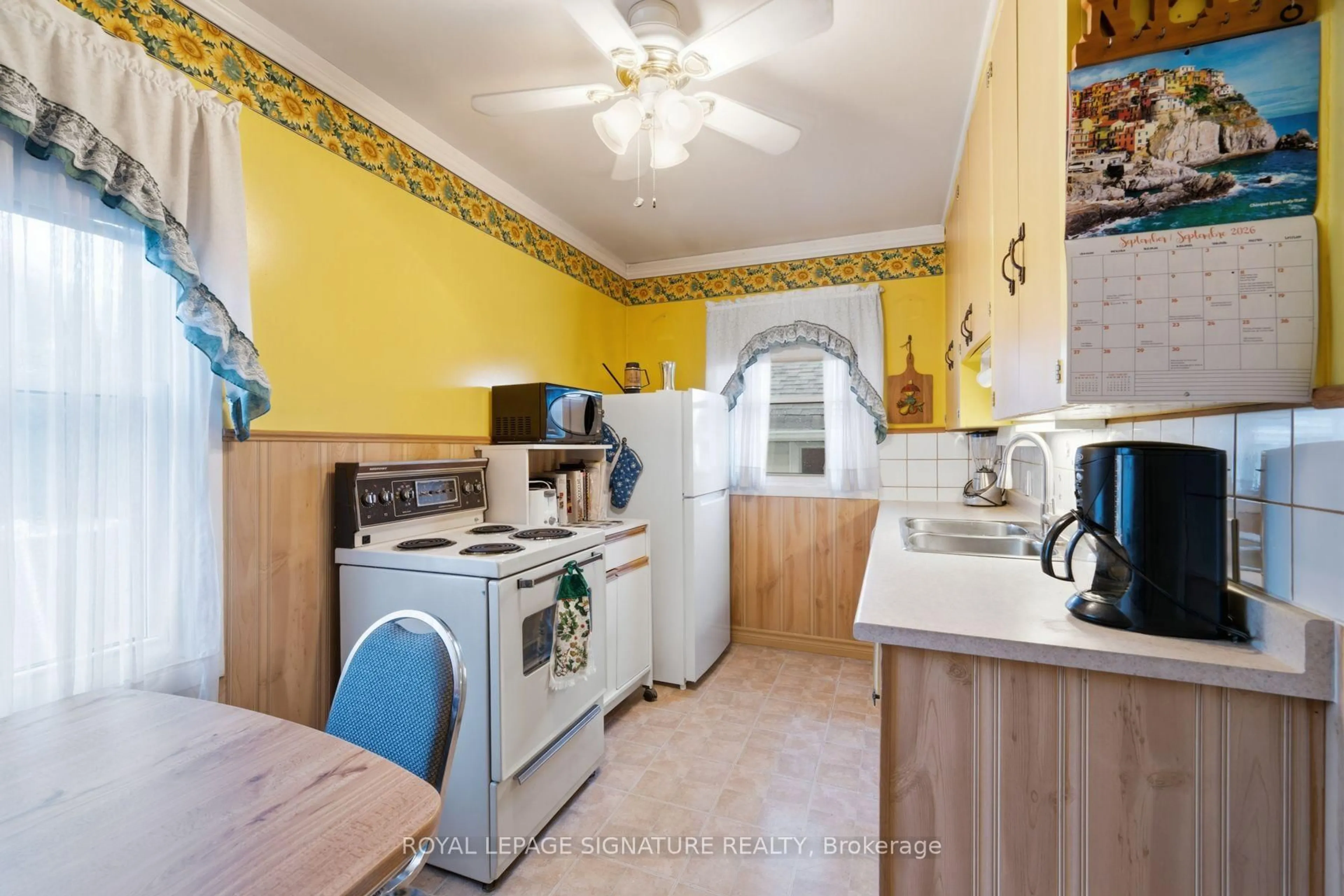 Standard kitchen, ceramic/tile floor for 15 Kemp Sq, Toronto Ontario M6M 2V5