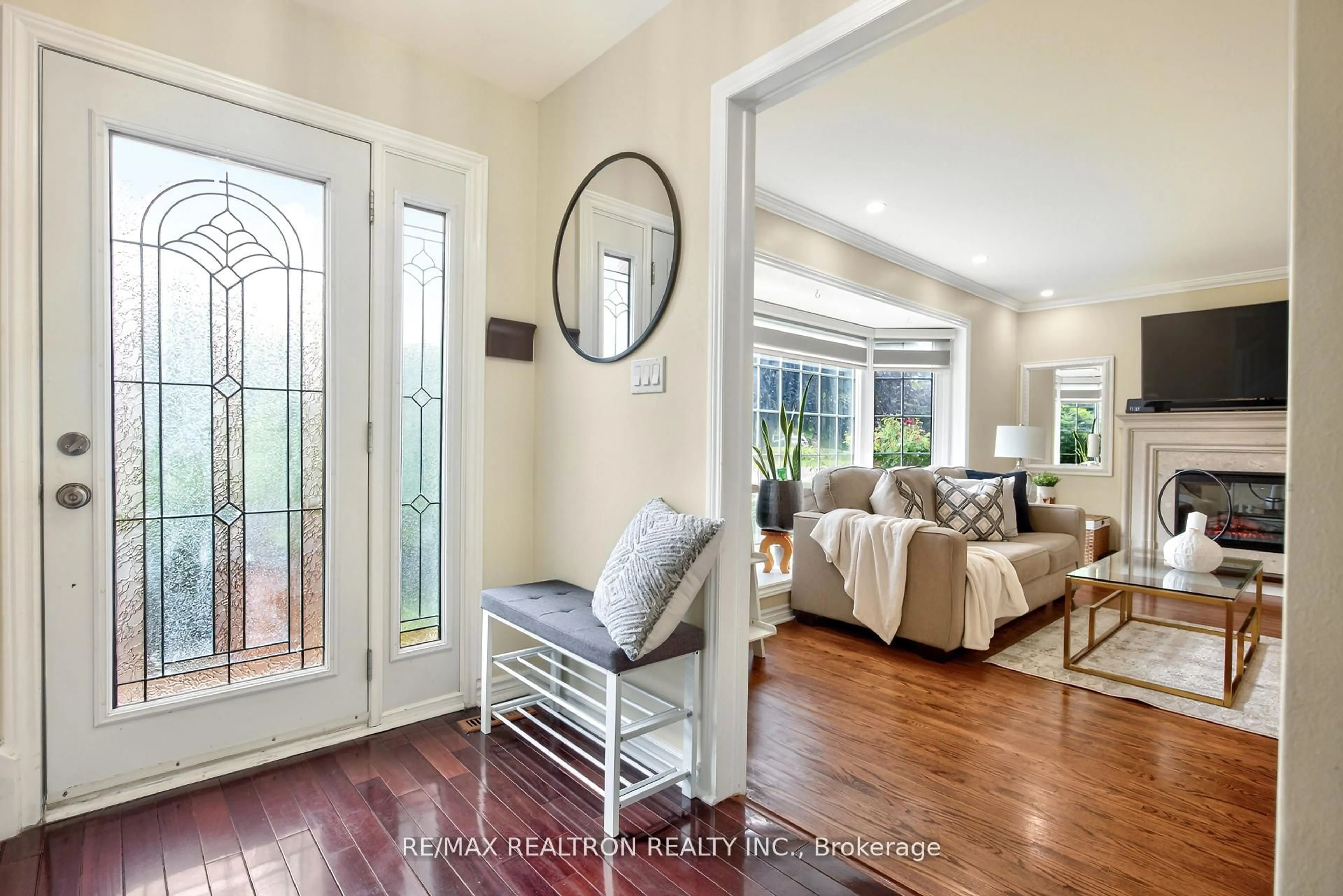 Indoor entryway for 39 Deloraine Dr, Brampton Ontario L6T 1T6