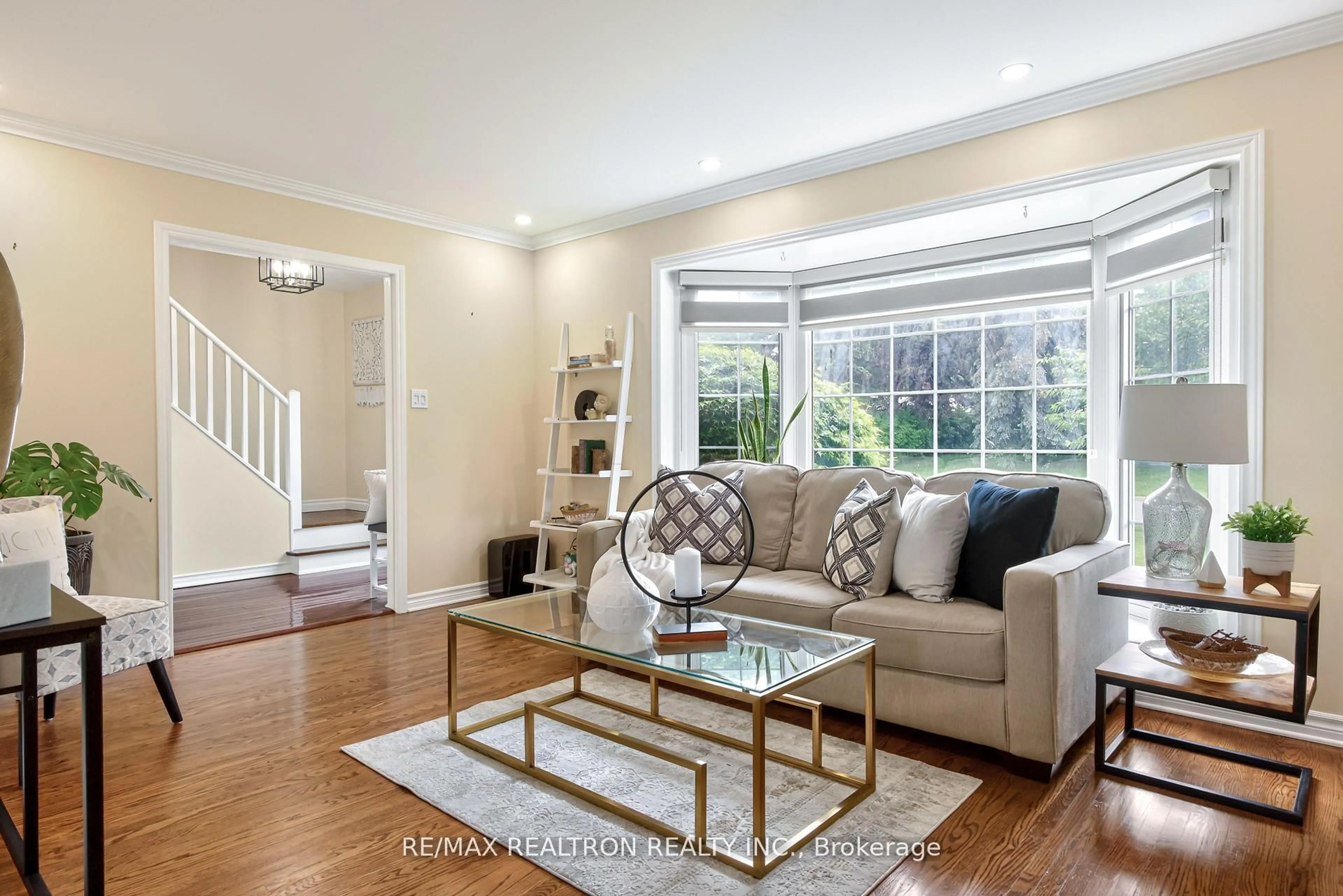 Living room with furniture, unknown for 39 Deloraine Dr, Brampton Ontario L6T 1T6