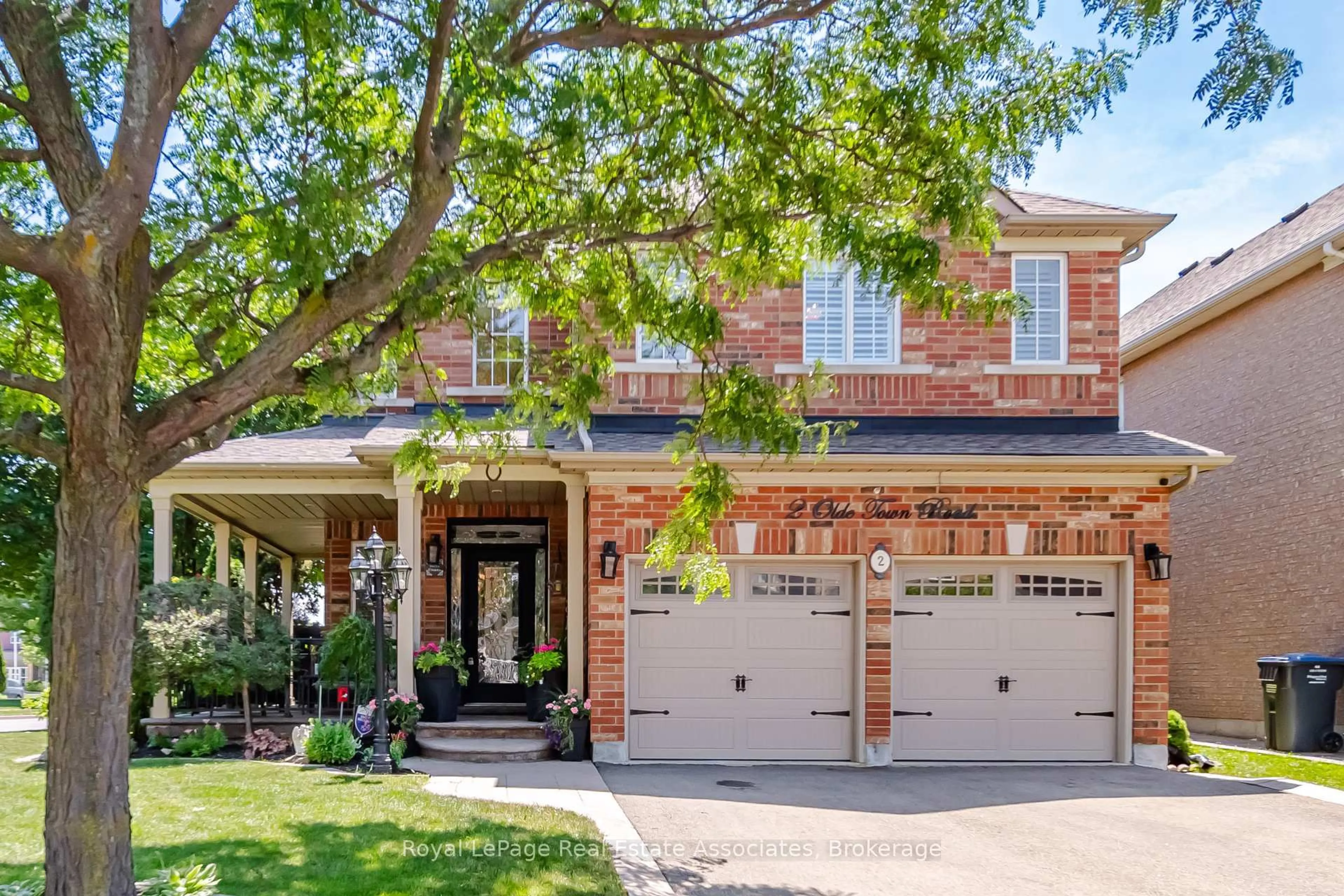 Home with brick exterior material, street for 2 Olde Town Rd, Brampton Ontario L6X 4V3