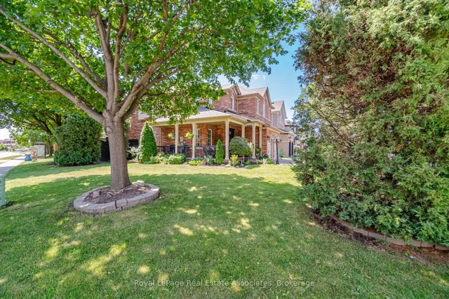 2 Olde Town Rd, Brampton 5