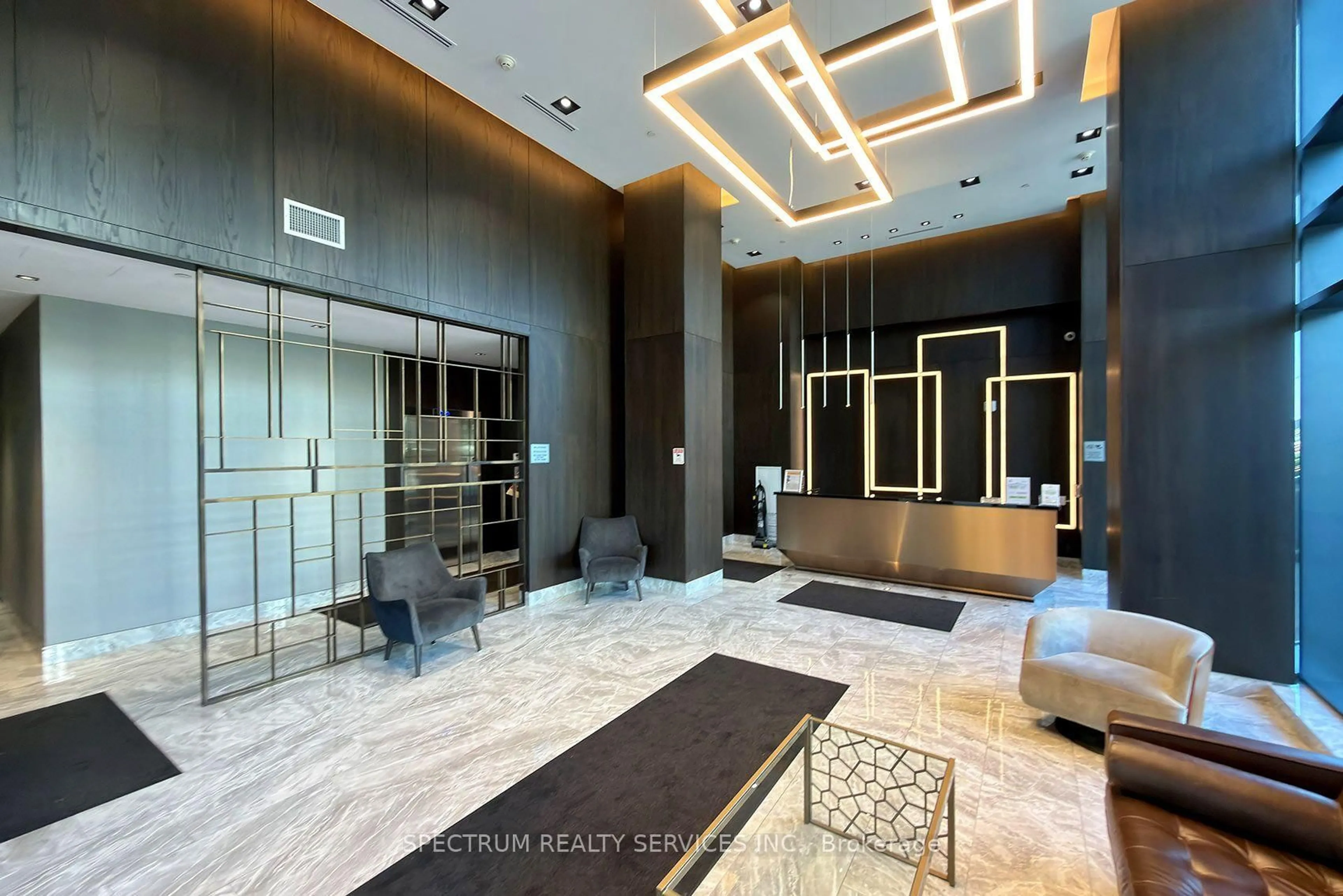 Indoor foyer for 1461 Lawrence Ave #307, Toronto Ontario M6L 0A6