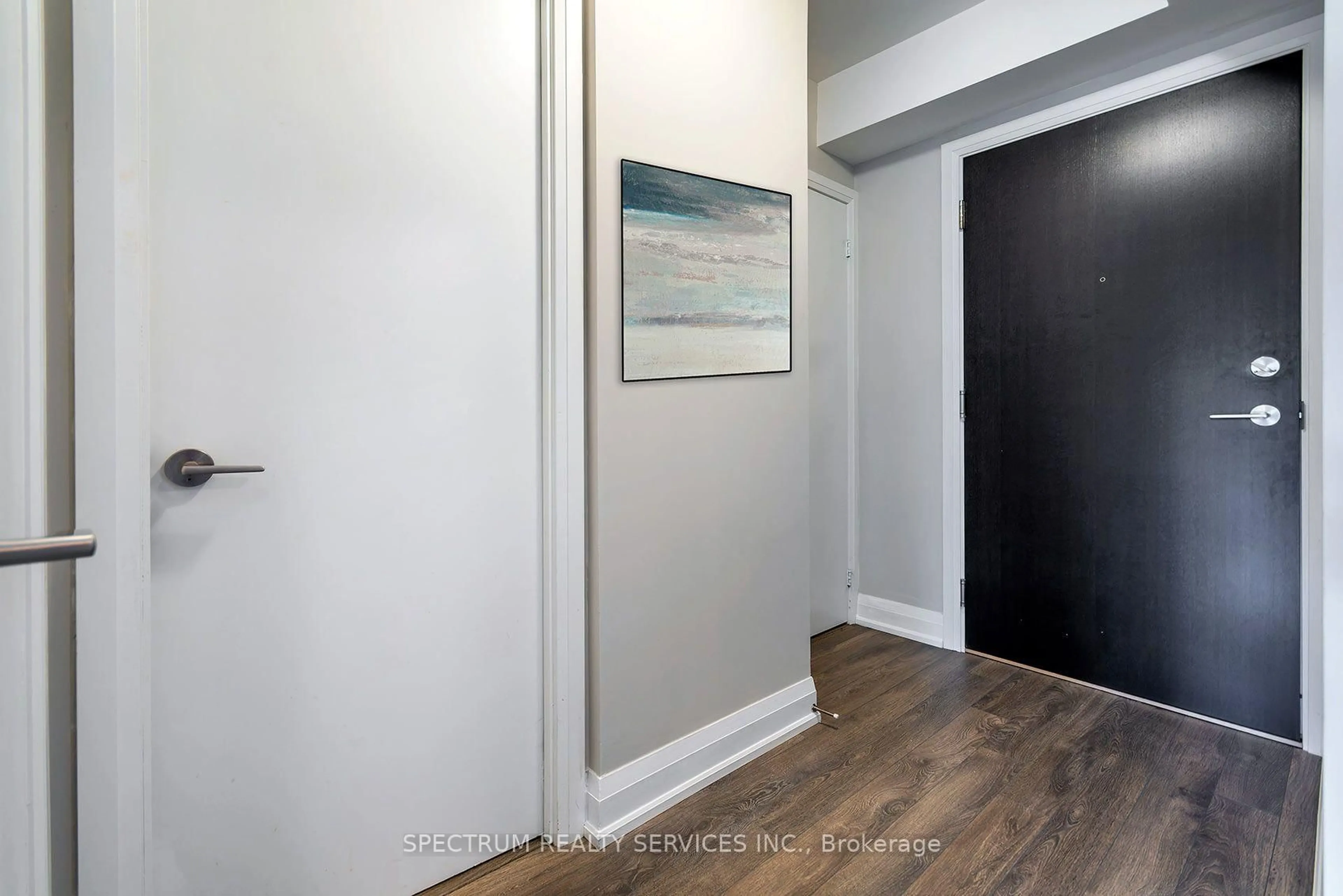 Indoor entryway for 1461 Lawrence Ave #307, Toronto Ontario M6L 0A6