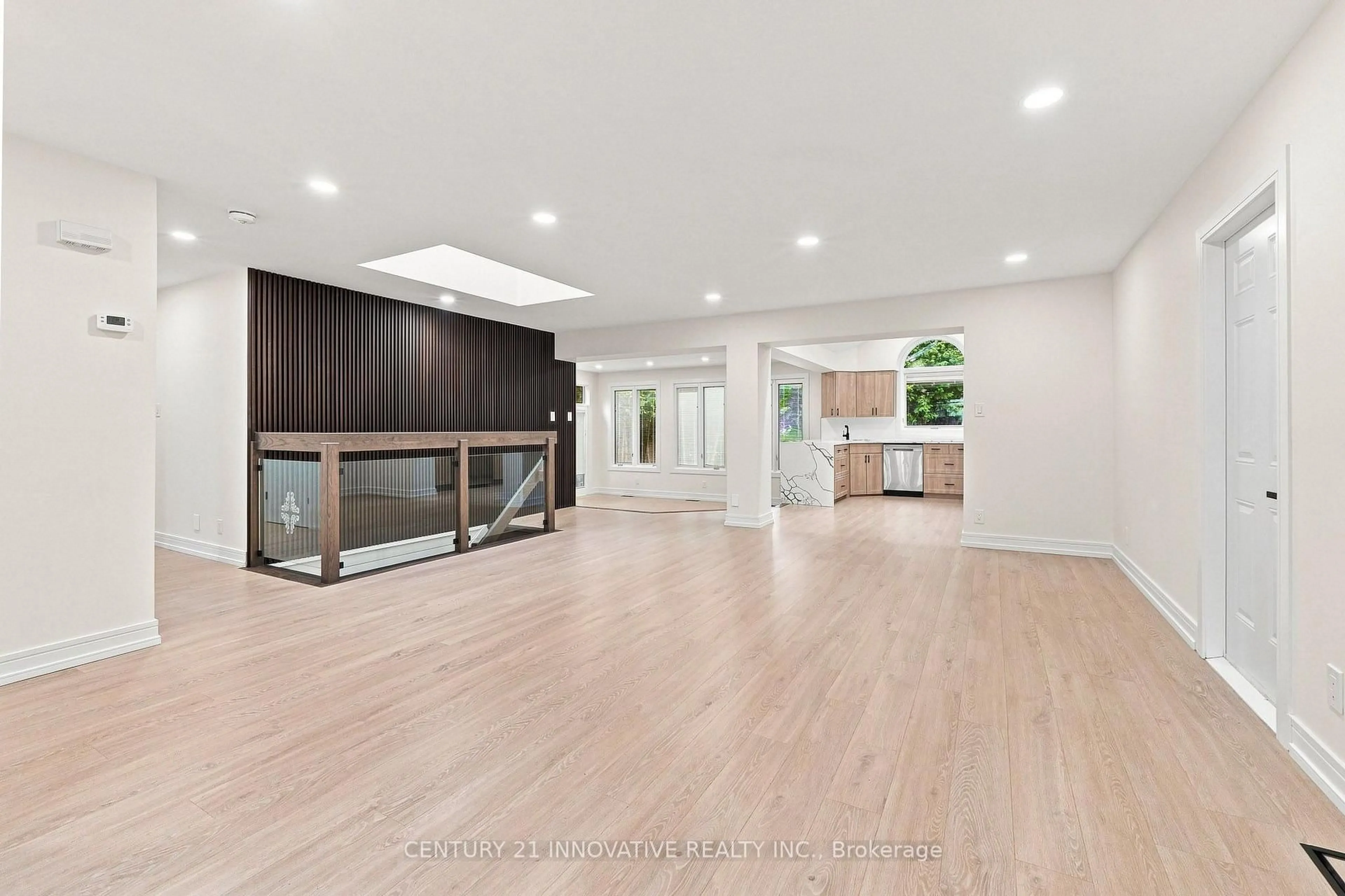 Unknown for 2068 Stewart Cres, Mississauga Ontario L4Y 1C5