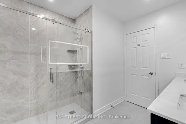 1305 Monks Passage, Oakville 4