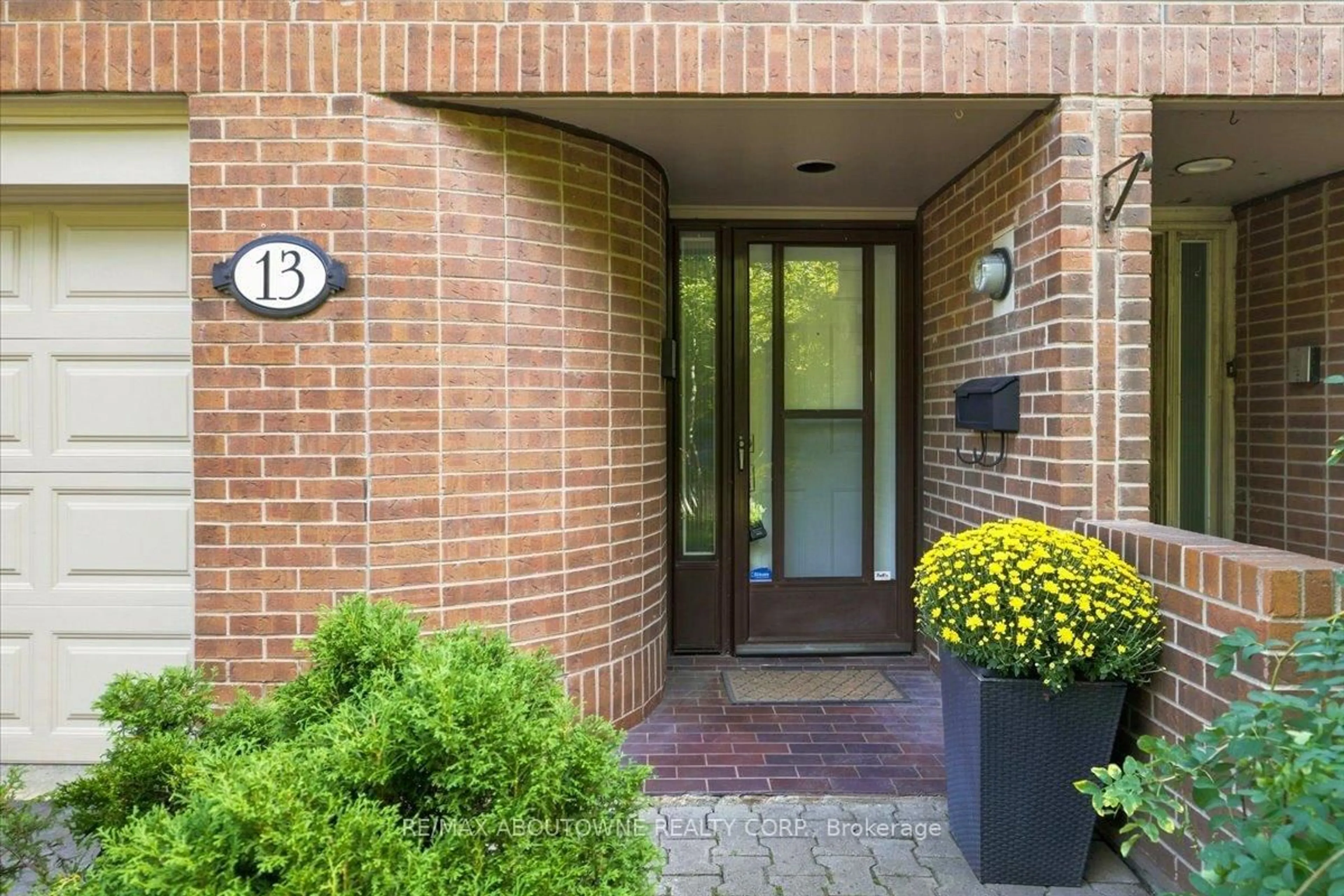 Unknown for 1250 Marlborough Crt #13, Oakville Ontario L6H 2W7