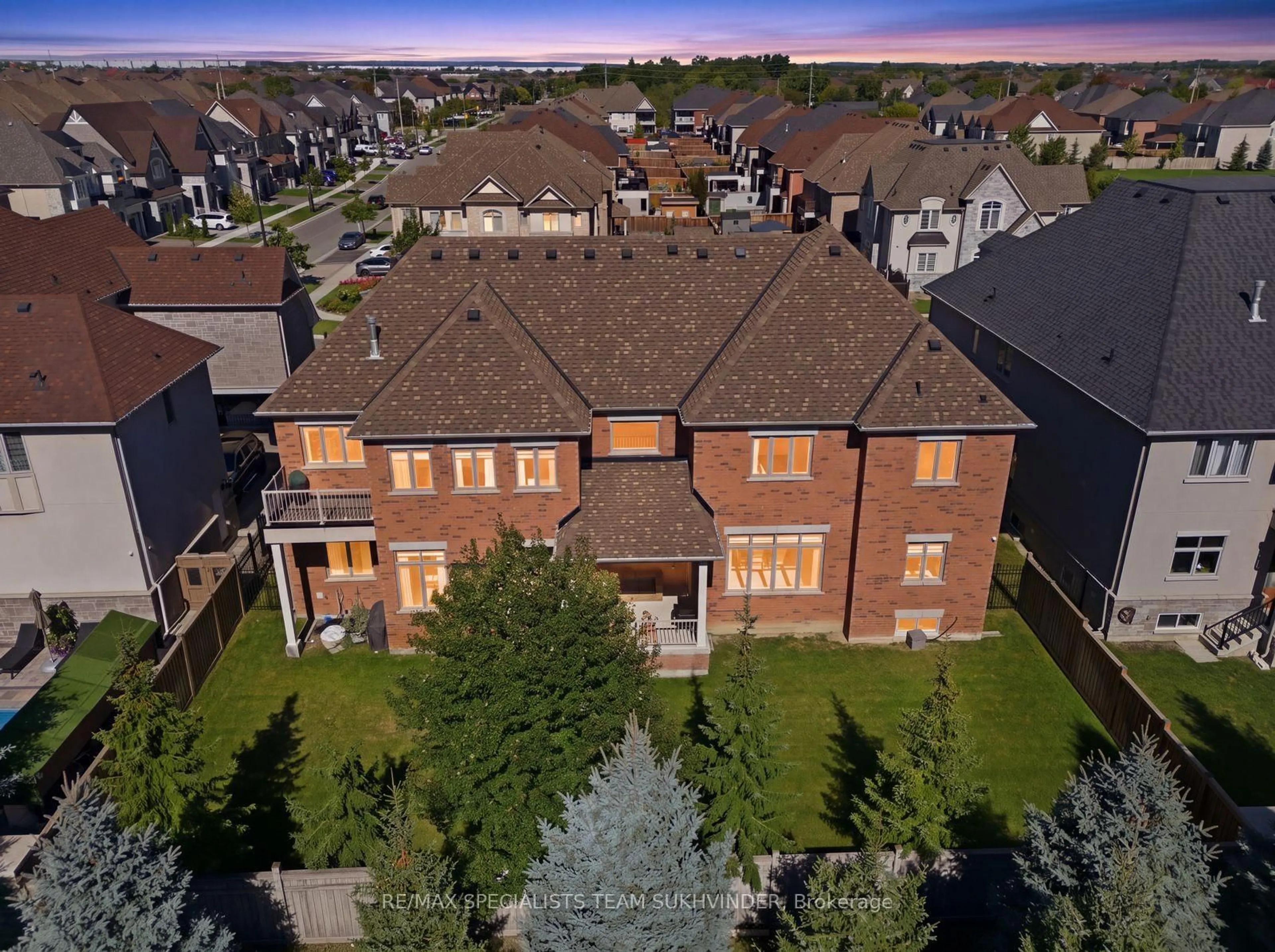 A pic from outside/outdoor area/front of a property/back of a property/a pic from drone, unknown for 55 Burlwood Rd, Brampton Ontario L6P 4E7