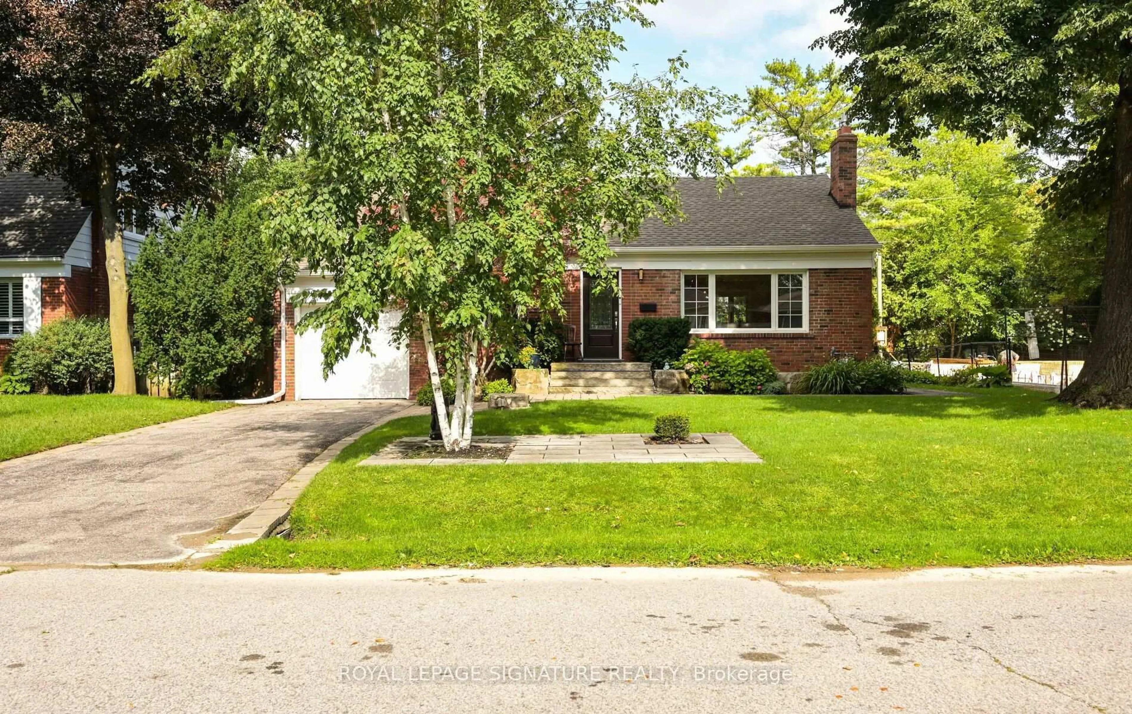 Home with brick exterior material, street for 903 Johnathan Dr, Mississauga Ontario L4Y 1J7