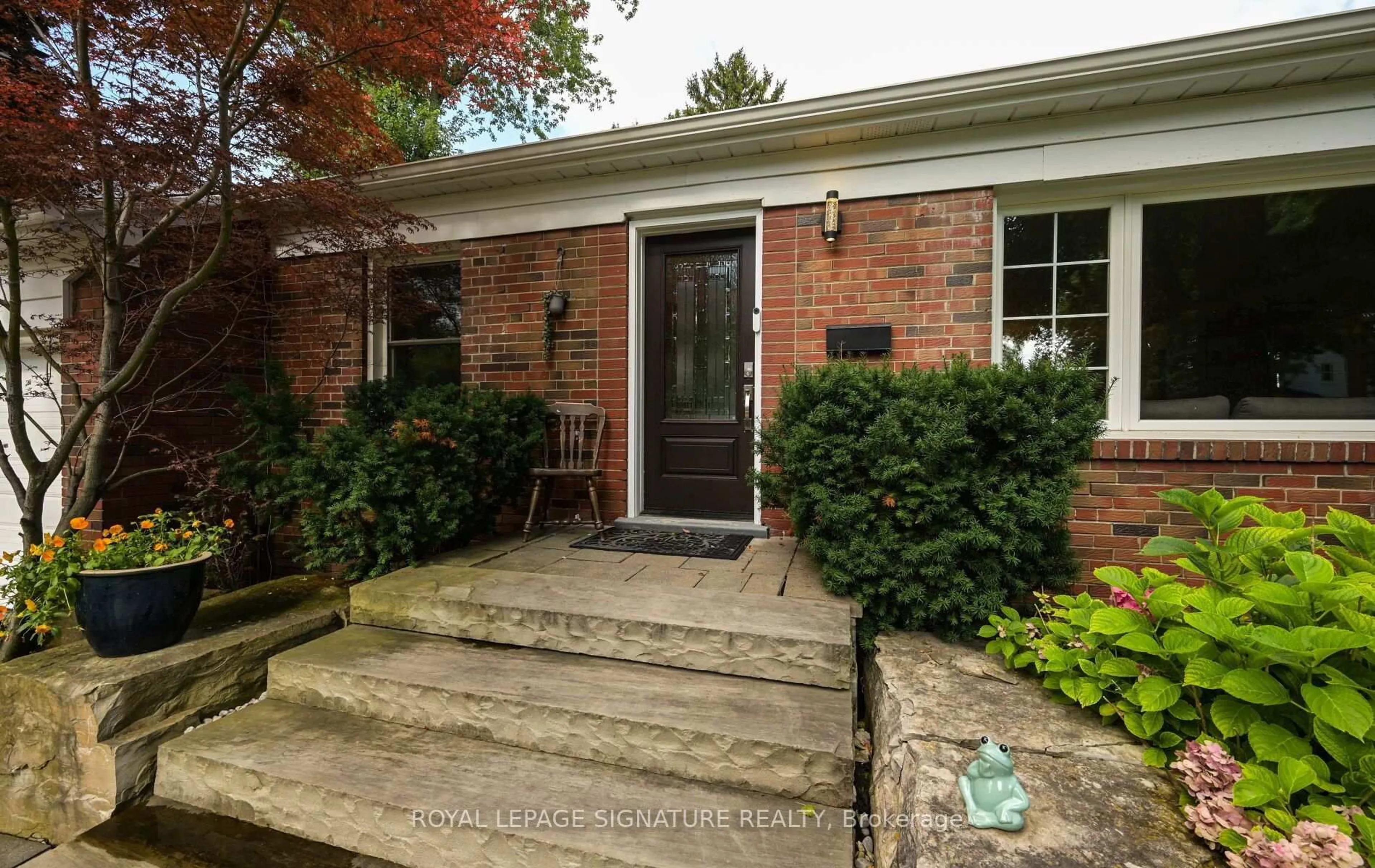 Home with brick exterior material, street for 903 Johnathan Dr, Mississauga Ontario L4Y 1J7