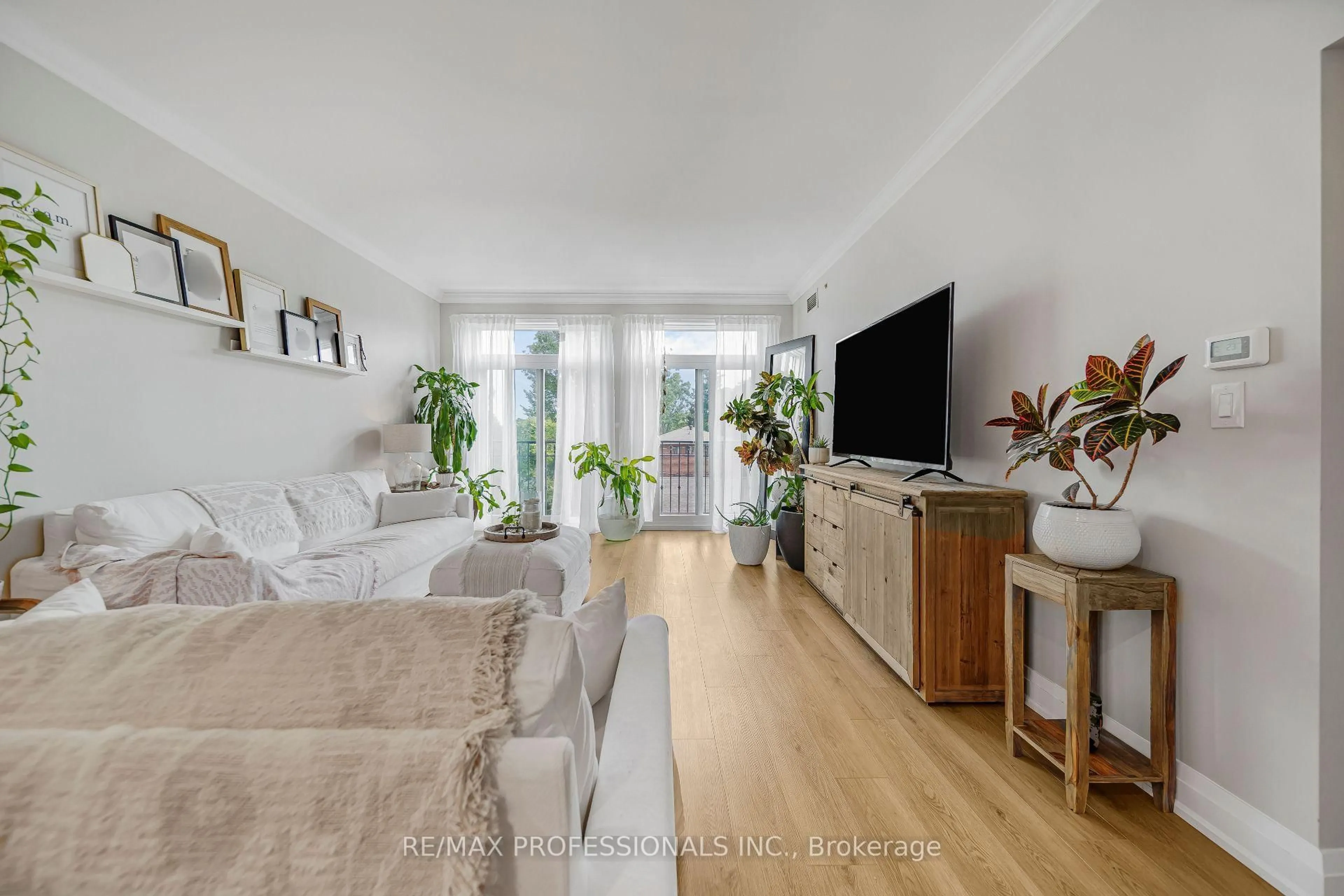 Living room with furniture, unknown for 3531 Lake Shore Blvd #211, Toronto Ontario M8W 1P4