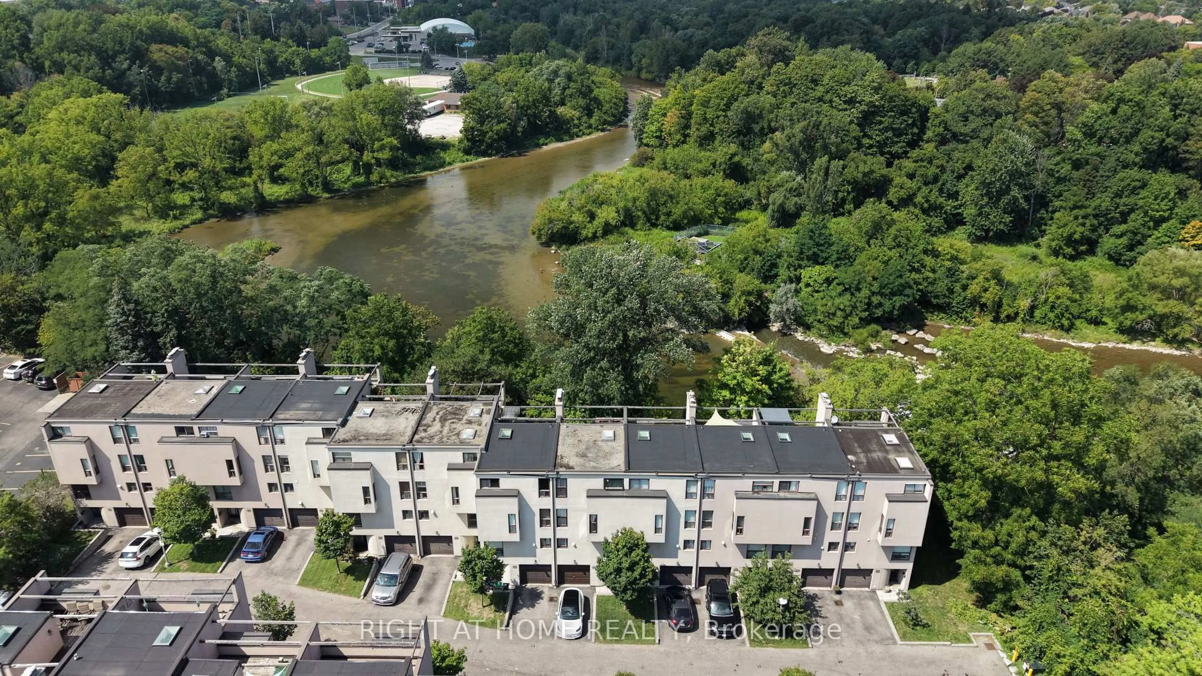 A pic from outside/outdoor area/front of a property/back of a property/a pic from drone, unknown for 24 Reid Dr #8, Mississauga Ontario L5M 2A6