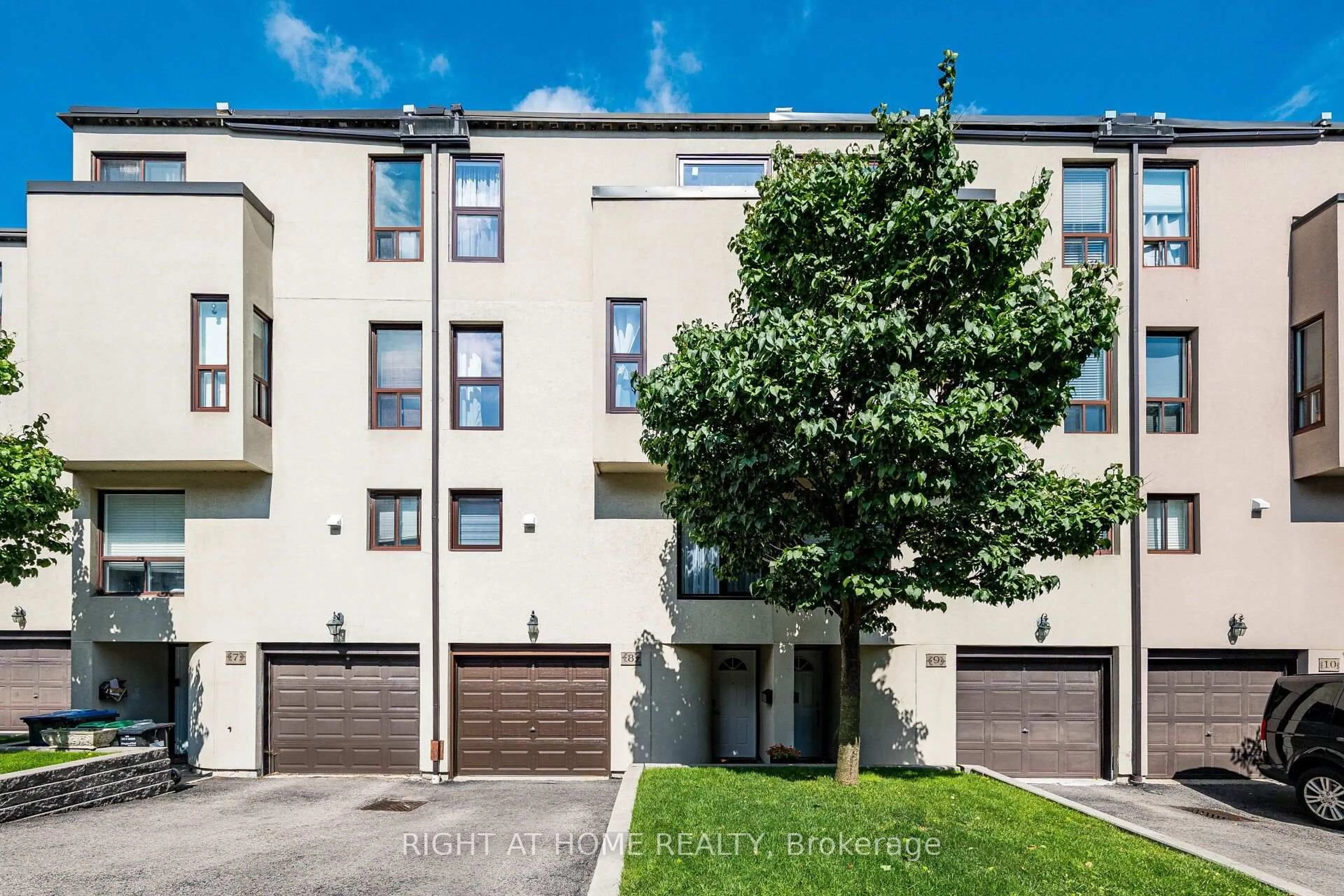 A pic from outside/outdoor area/front of a property/back of a property/a pic from drone, street for 24 Reid Dr #8, Mississauga Ontario L5M 2A6