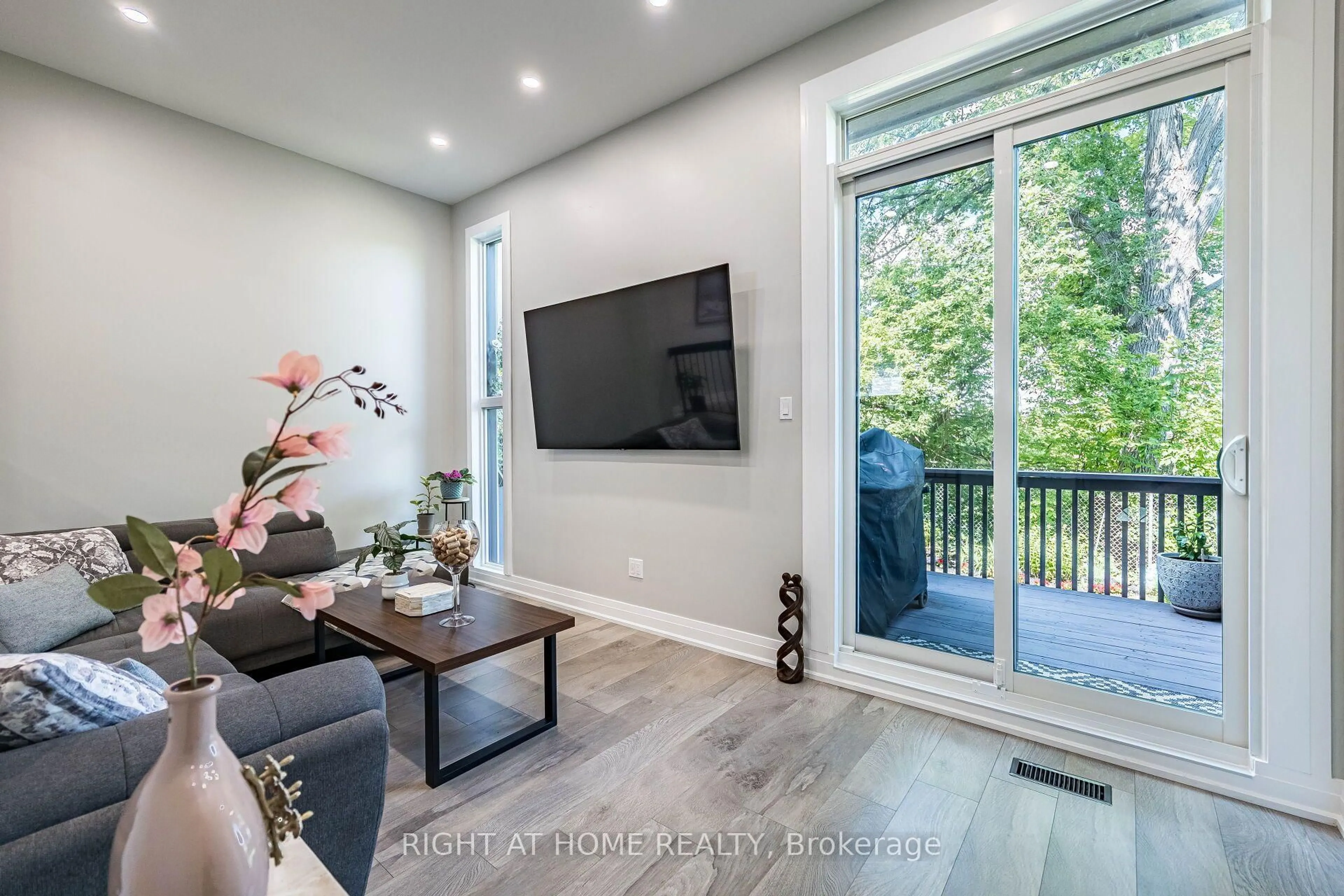 Unknown for 24 Reid Dr #8, Mississauga Ontario L5M 2A6