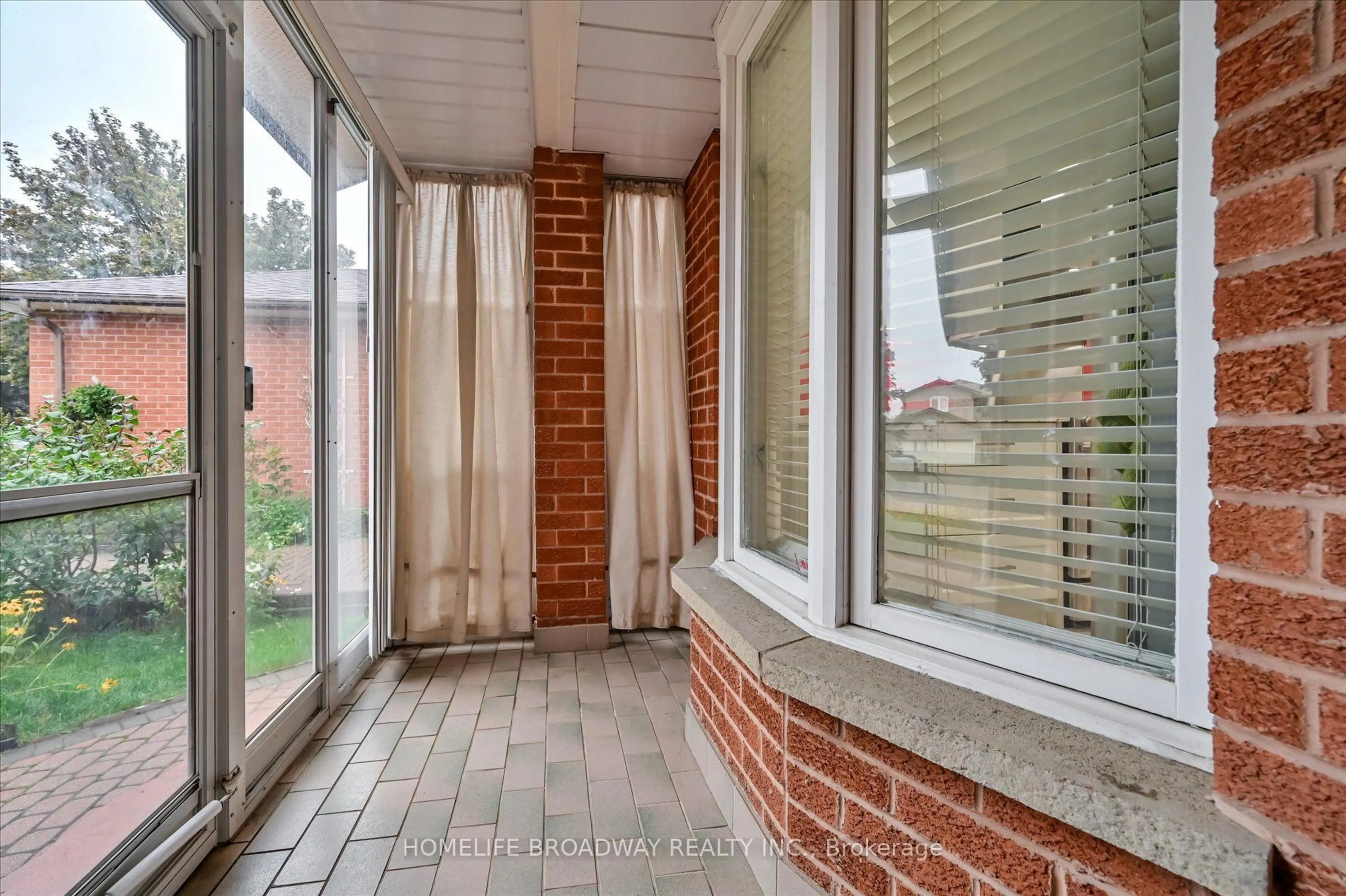 Patio, street for 5532 Bourget Dr, Mississauga Ontario L5R 3A4