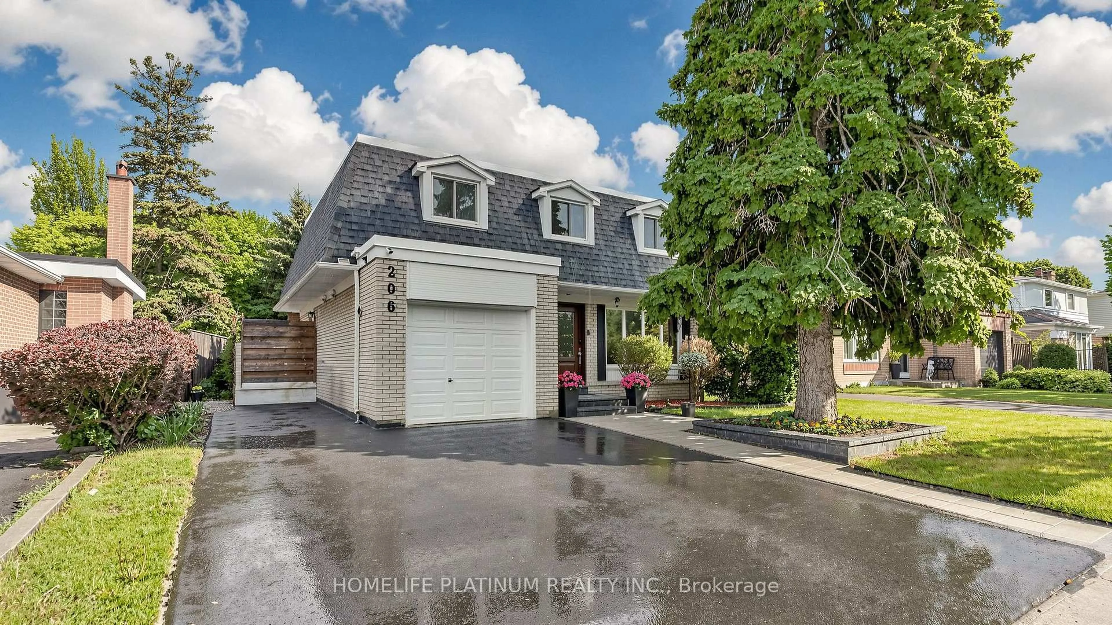 A pic from outside/outdoor area/front of a property/back of a property/a pic from drone, street for 206 Mcmurchy Ave, Brampton Ontario L6Y 1Z3