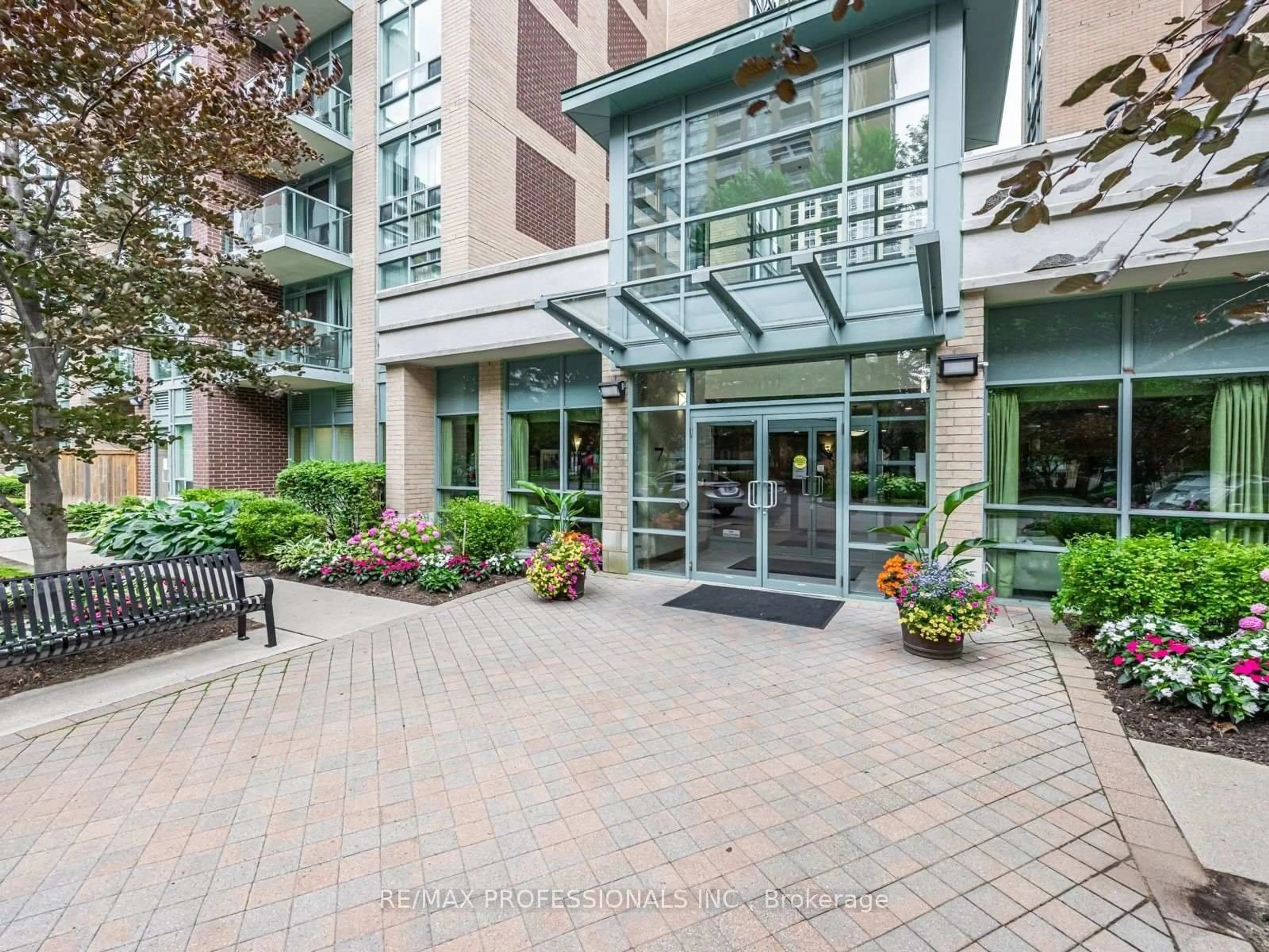 Indoor foyer for 7 Michael Power Pl #509, Toronto Ontario M9A 0A4