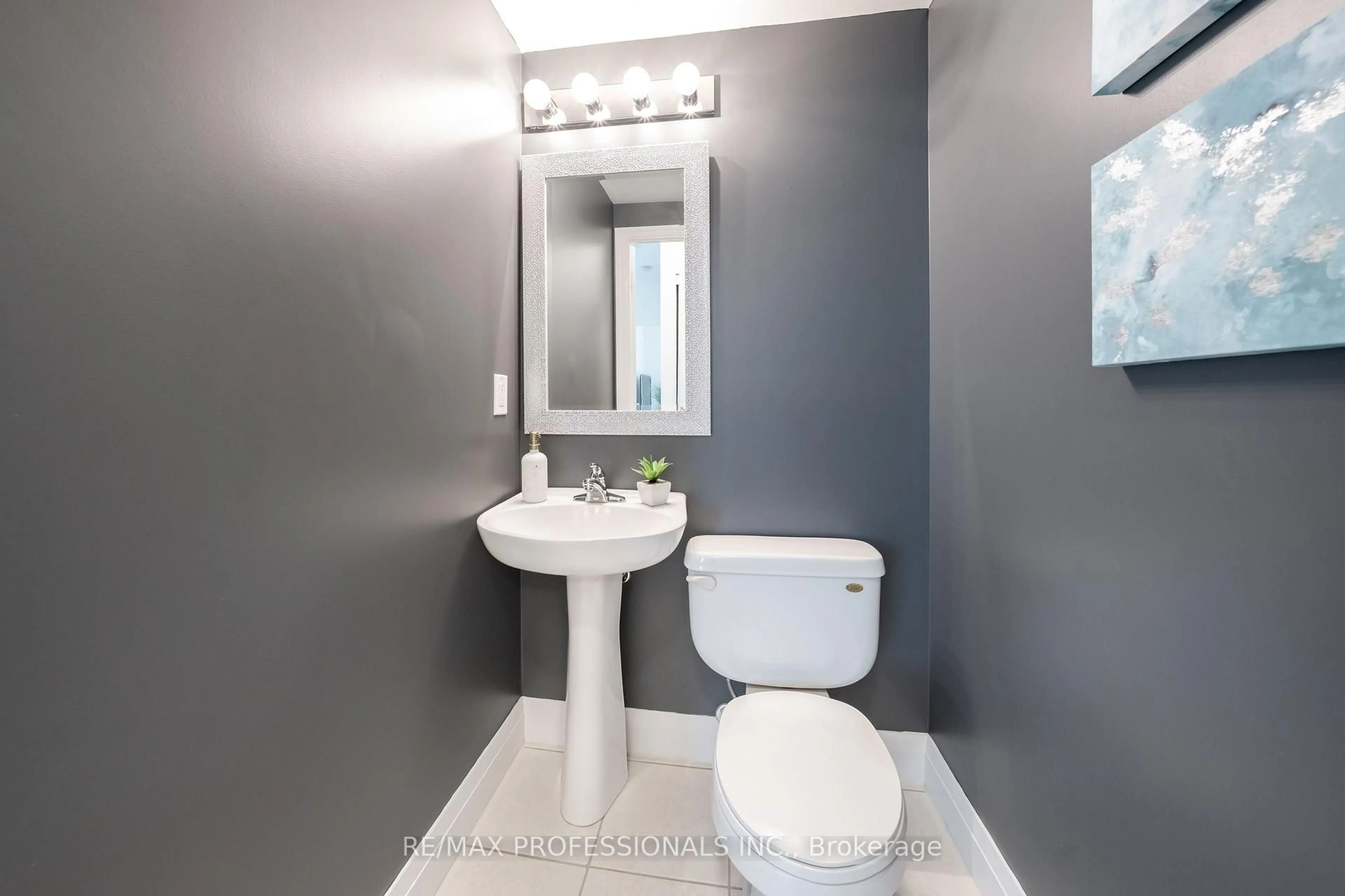 Standard bathroom, ceramic/tile floor for 220 Burnhamthorpe Rd #2004, Mississauga Ontario L5B 4N4