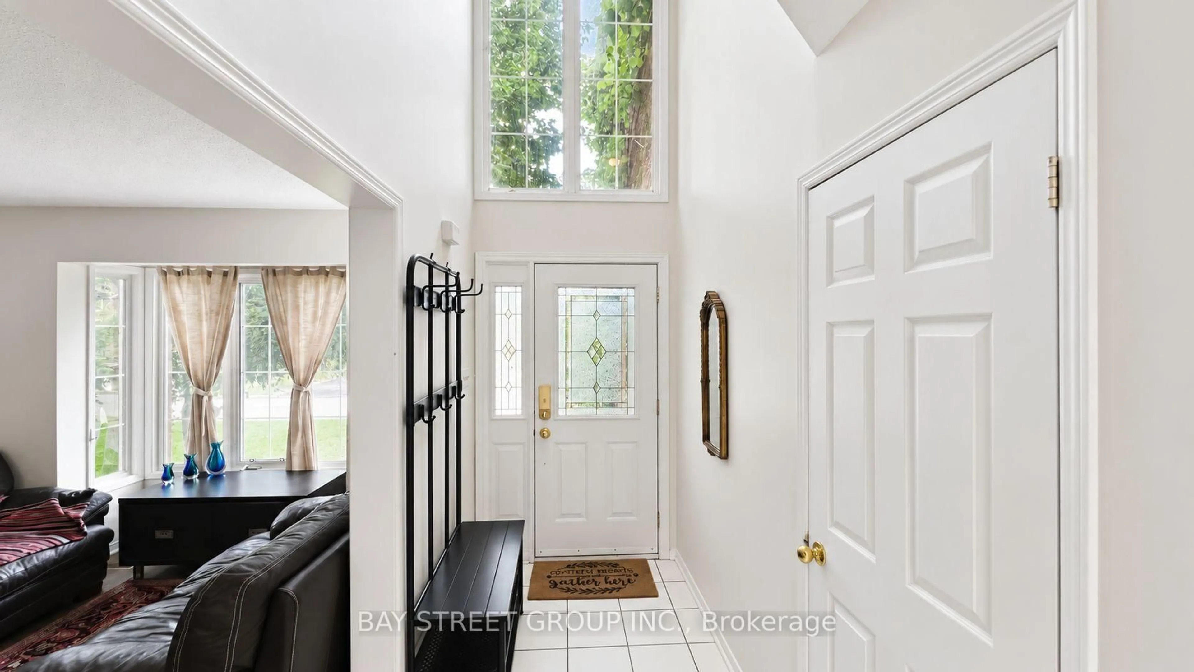 Indoor entryway for 3095 Cascade Crt, Mississauga Ontario L5L 5L9