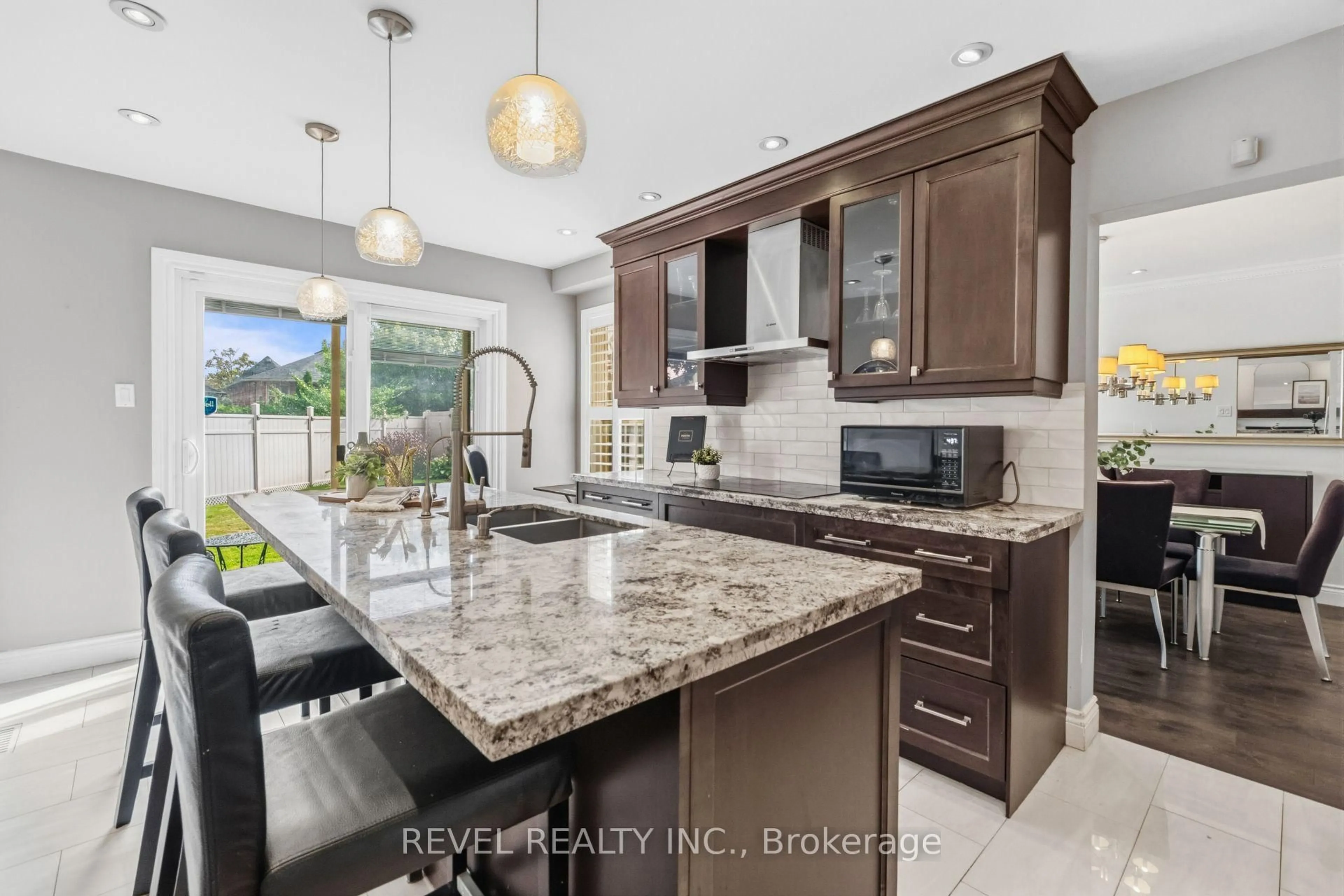 Contemporary kitchen, ceramic/tile floor for 6624 Mockingbird Lane, Mississauga Ontario L5N 5K4