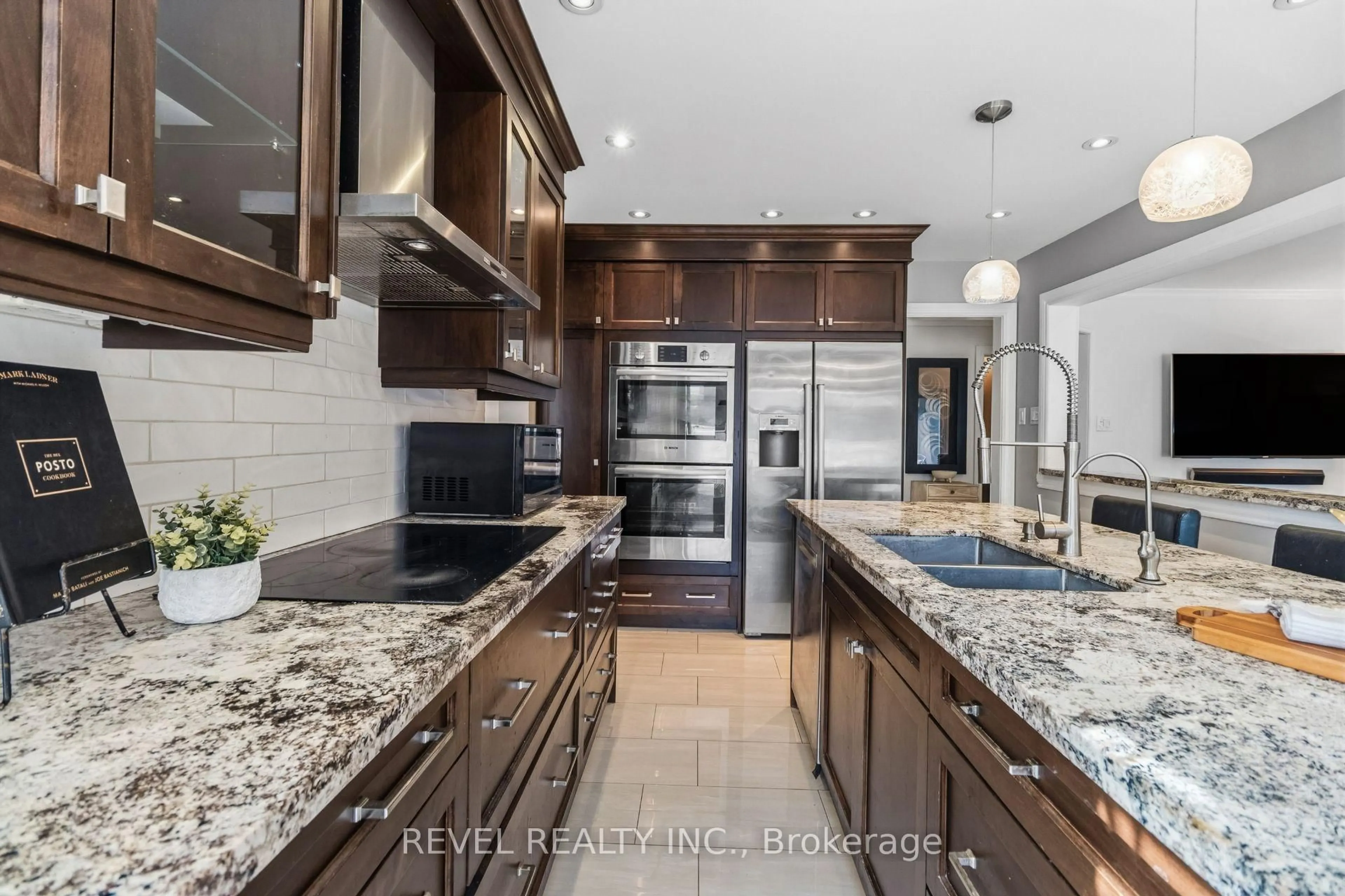 Contemporary kitchen, ceramic/tile floor for 6624 Mockingbird Lane, Mississauga Ontario L5N 5K4
