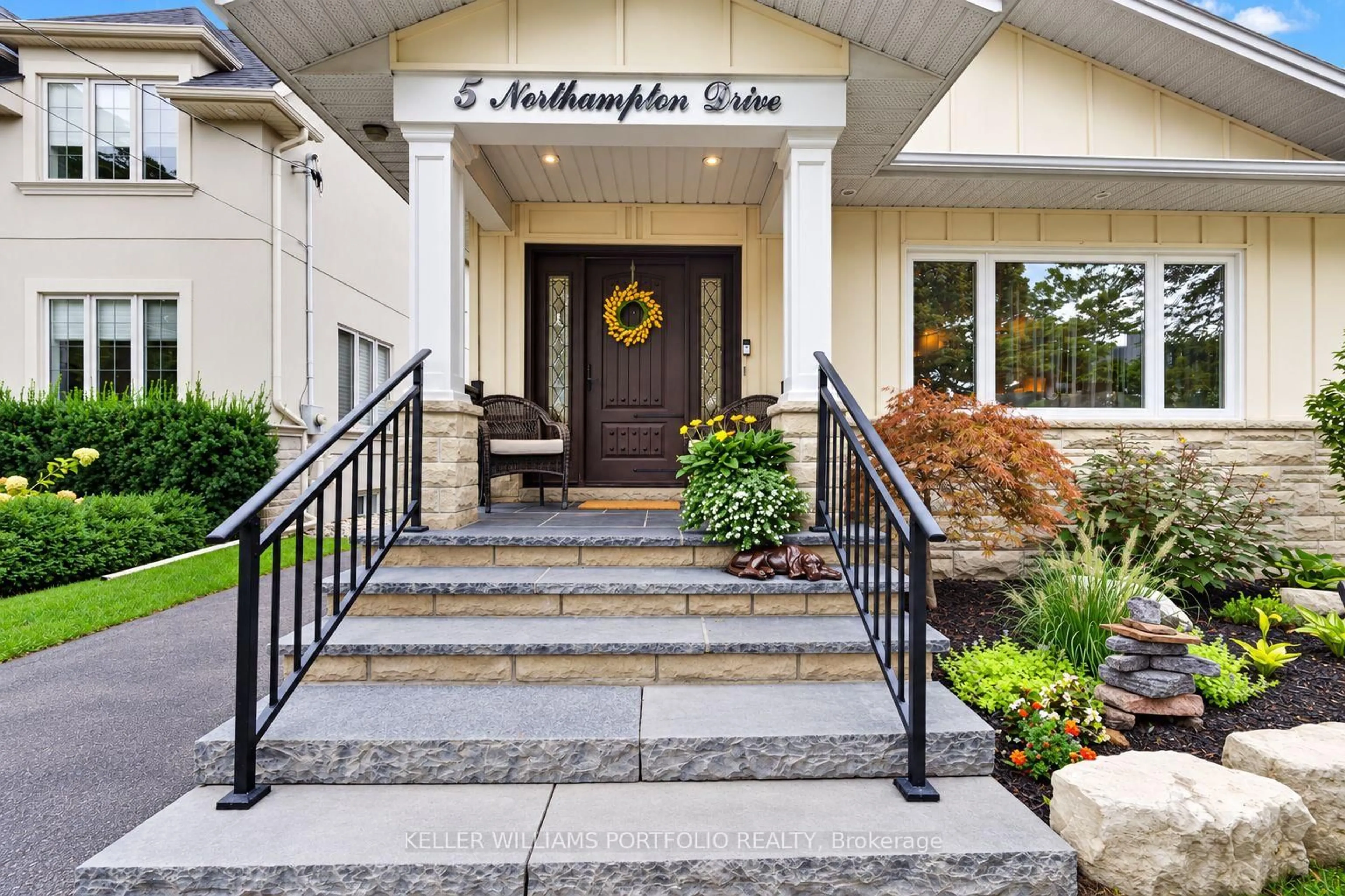 Indoor entryway for 5 Northampton Dr, Toronto Ontario M9B 4S5