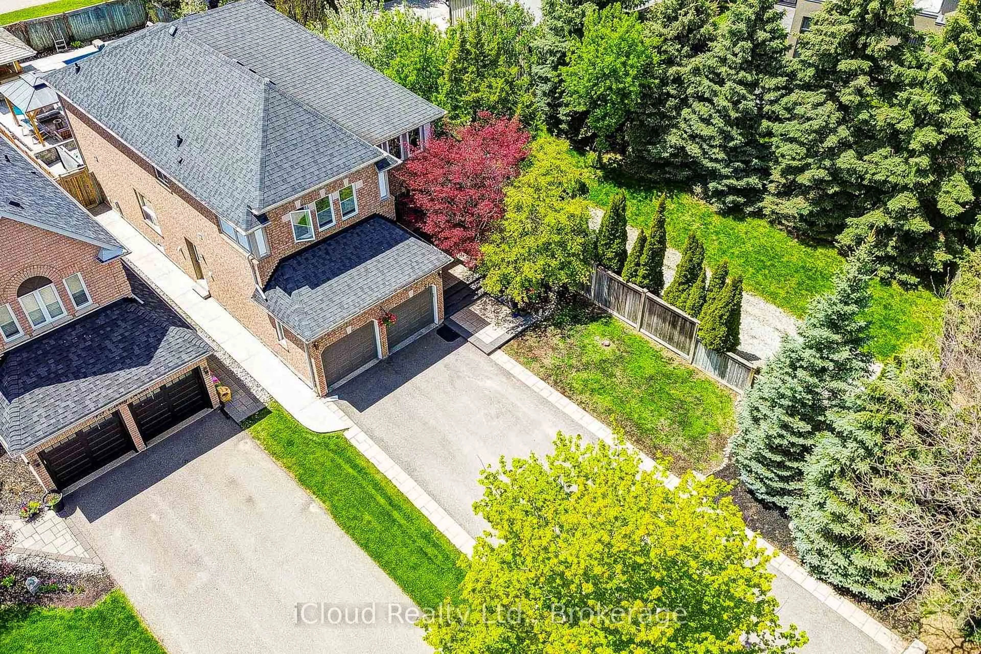 A pic from outside/outdoor area/front of a property/back of a property/a pic from drone, street for 51 Early St, Halton Hills Ontario L7G 5W8