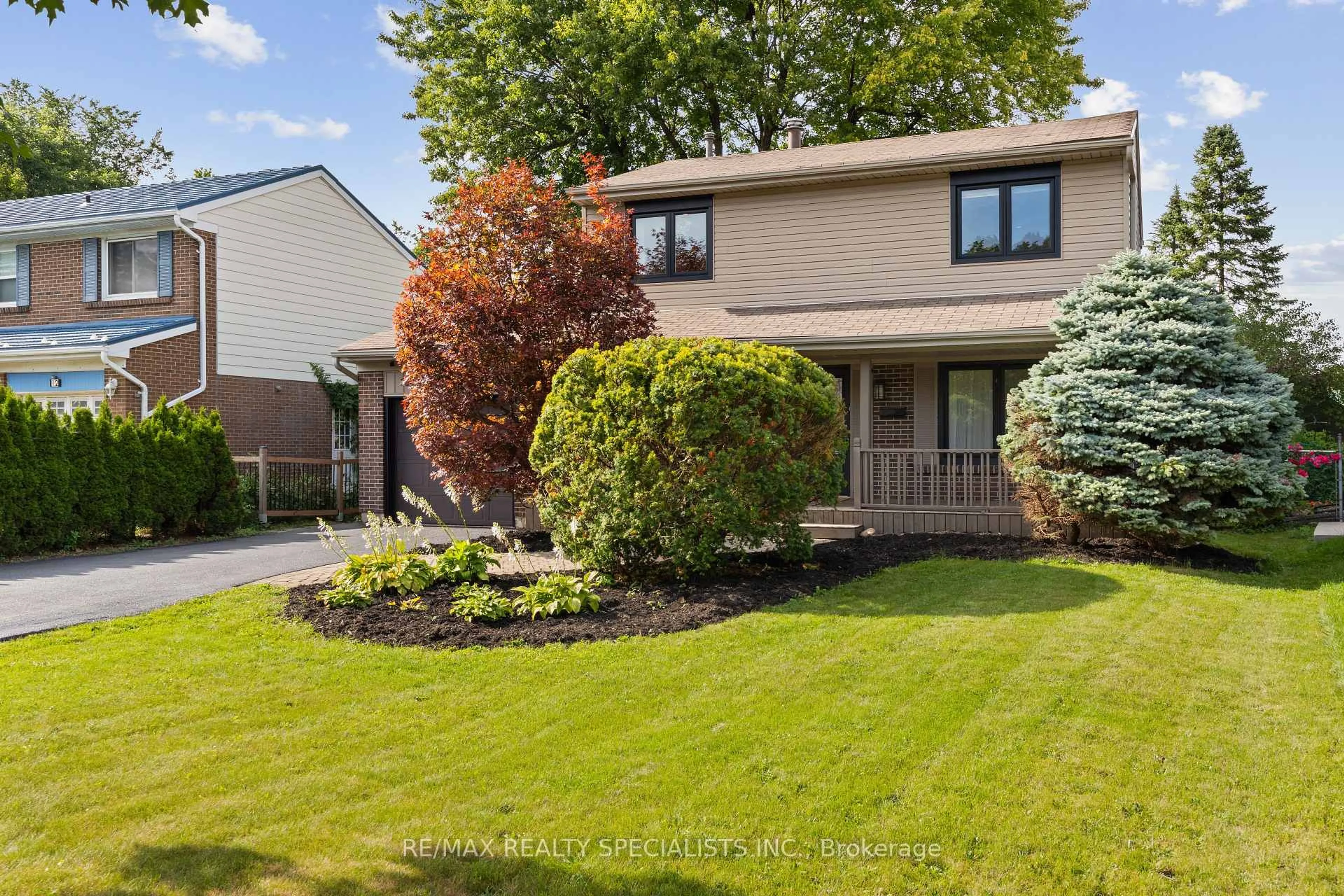 Home with vinyl exterior material, street for 10 Lorraine Cres, Brampton Ontario L6S 2R7