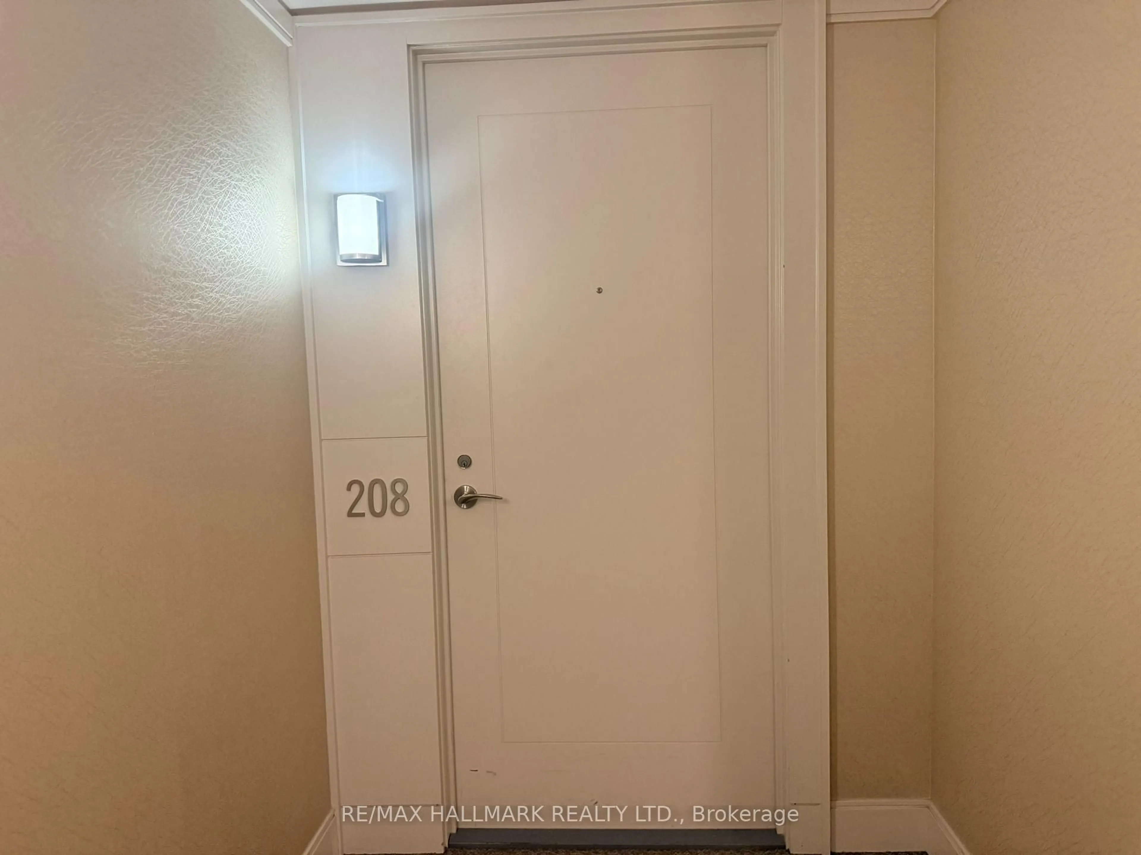 Indoor entryway for 3091 Dufferin St #208, Toronto Ontario M6A 0C4