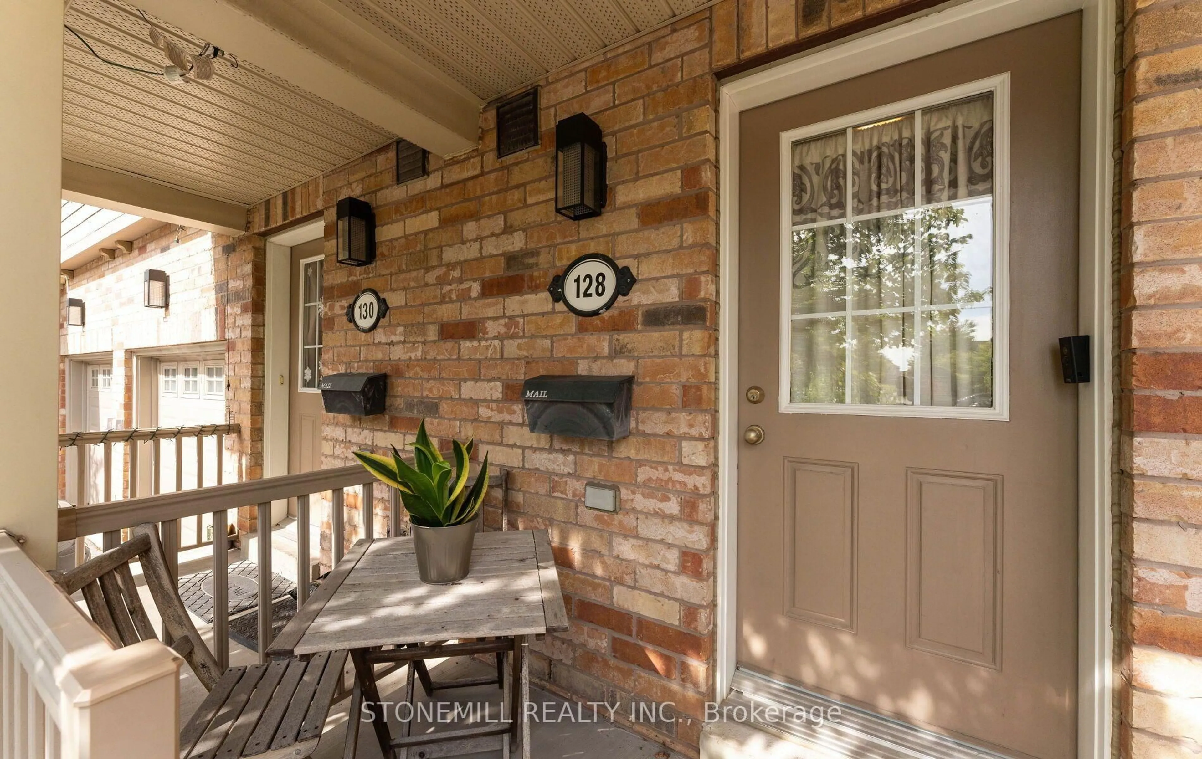 Indoor entryway for 5255 Palmetto Pl #128, Mississauga Ontario L5M 0H2