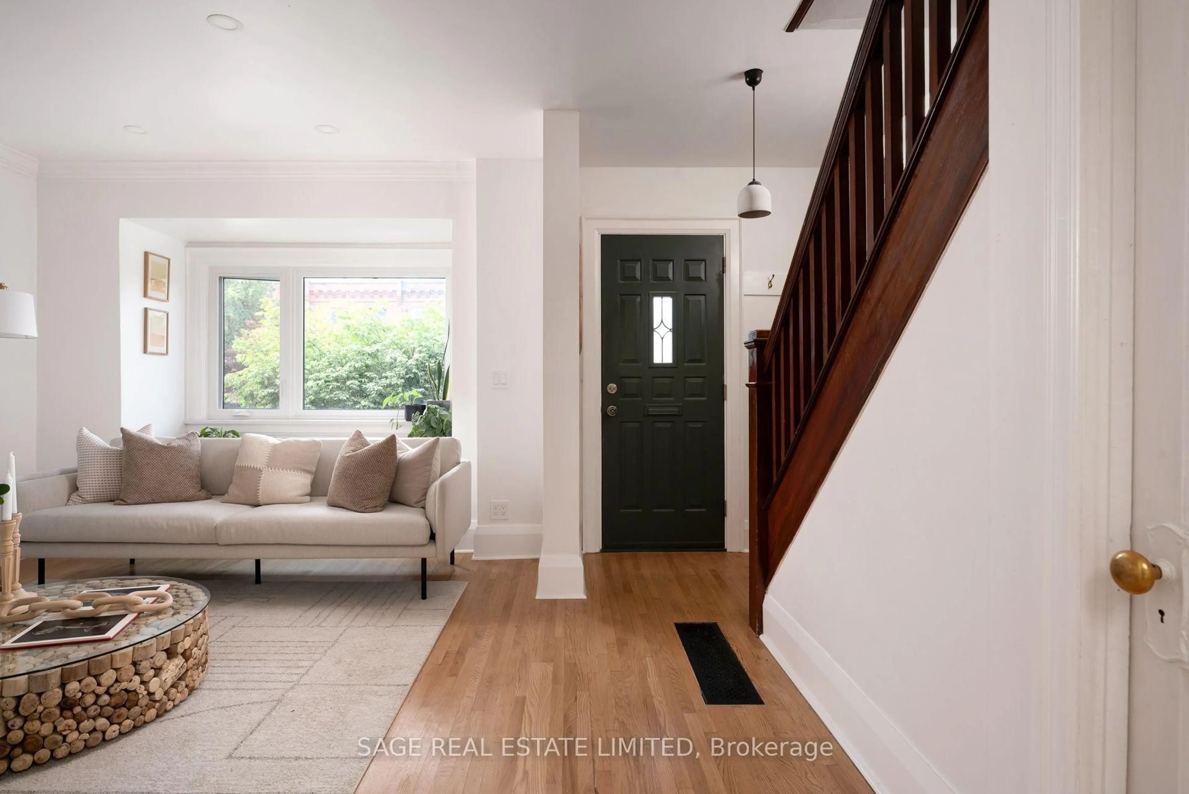 Indoor entryway for 31 Russett Ave, Toronto Ontario M6H 3M4