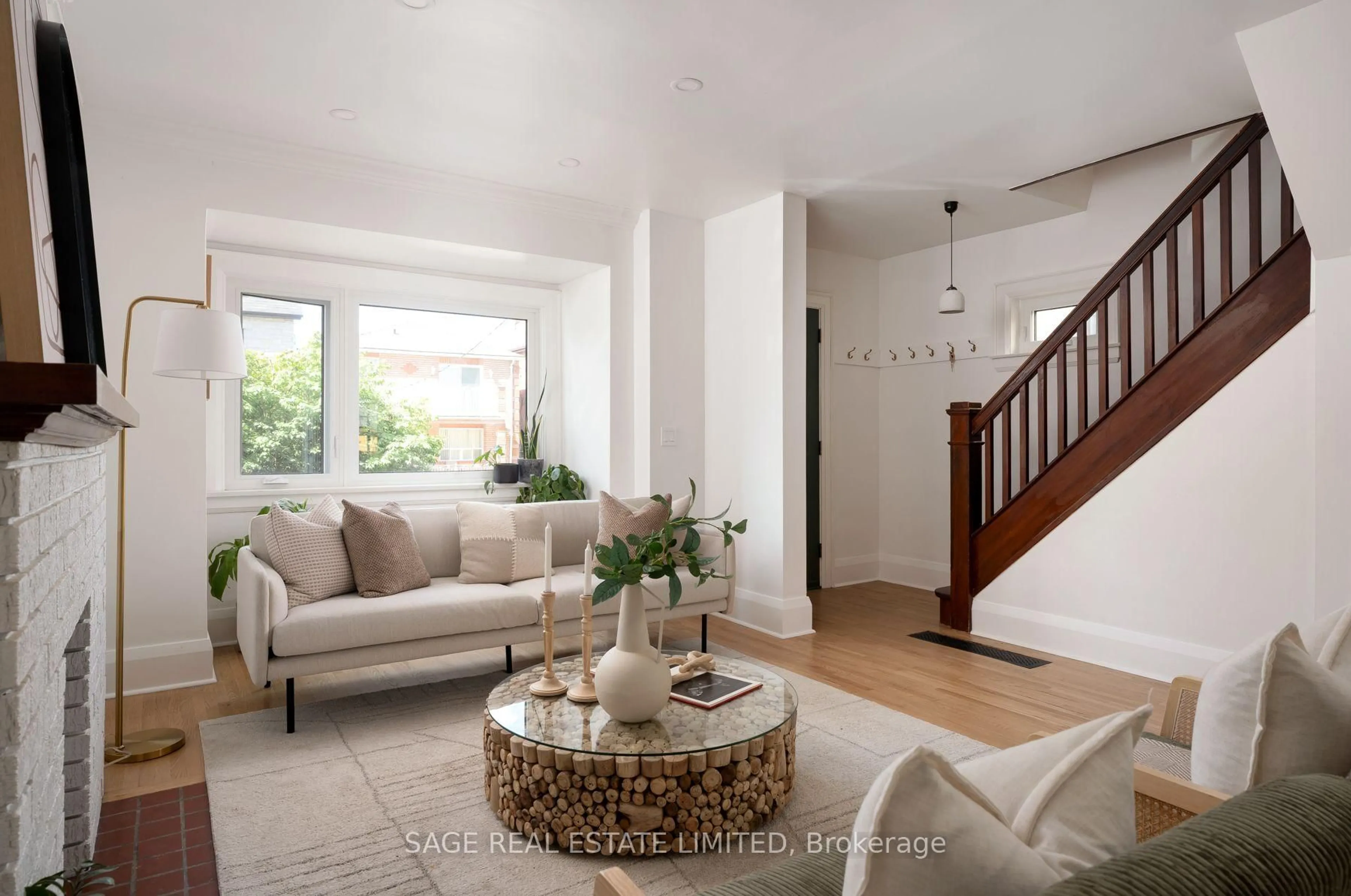 Living room with furniture, unknown for 31 Russett Ave, Toronto Ontario M6H 3M4