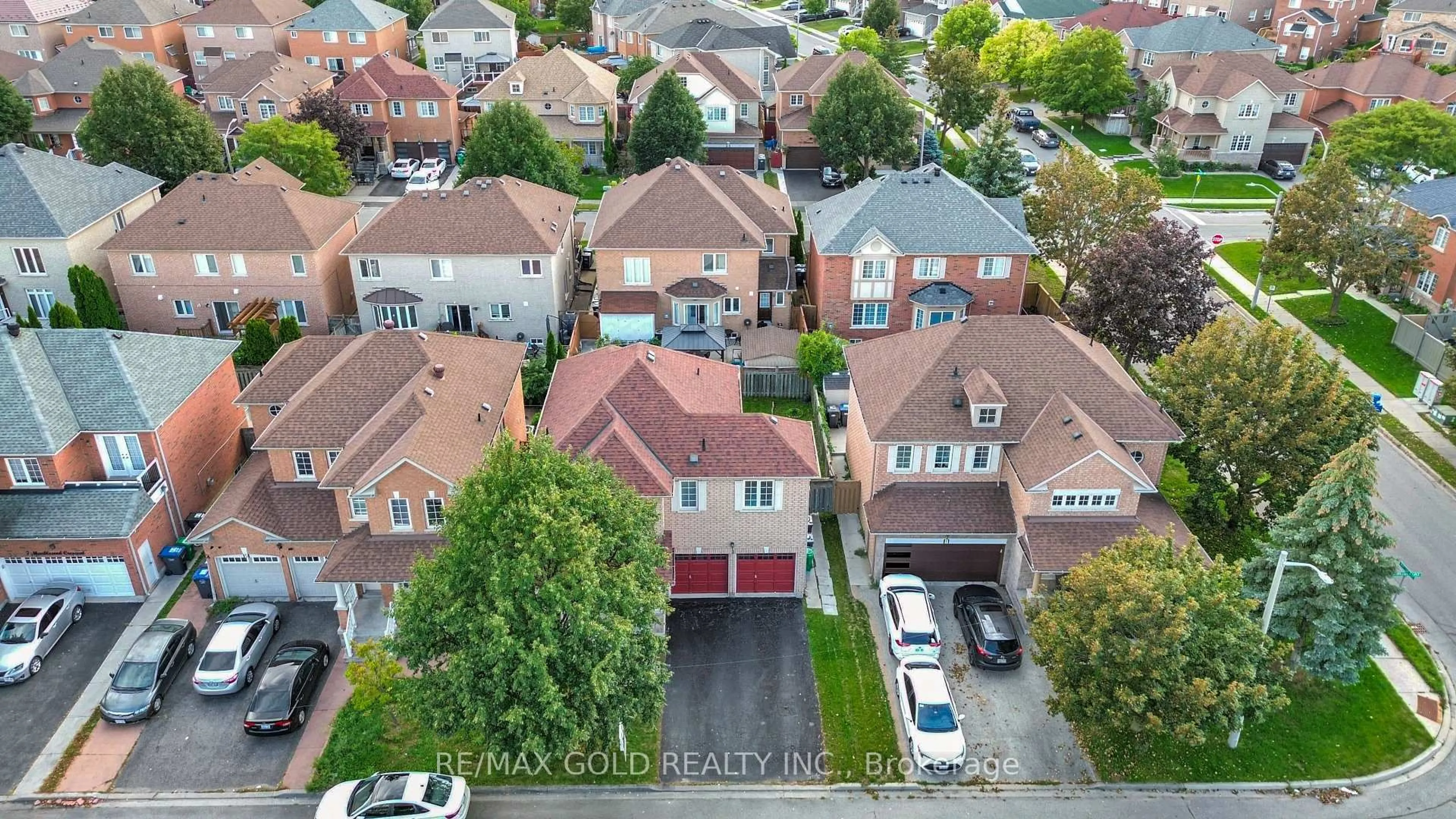 A pic from outside/outdoor area/front of a property/back of a property/a pic from drone, street for 3 Marbleseed Cres, Brampton Ontario L6R 2J8