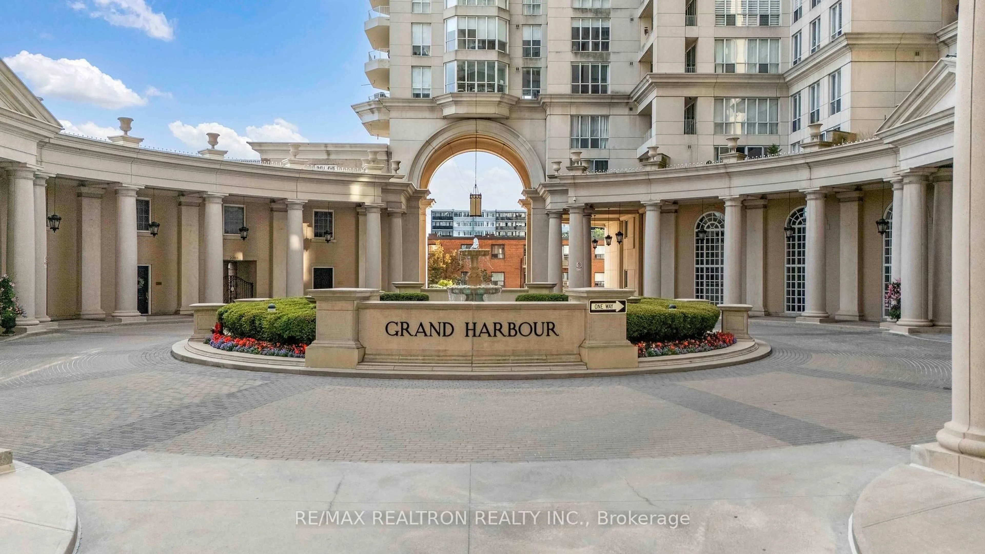 Indoor foyer for 2287 Lake Shore Blvd #1402, Toronto Ontario M8V 3Y1