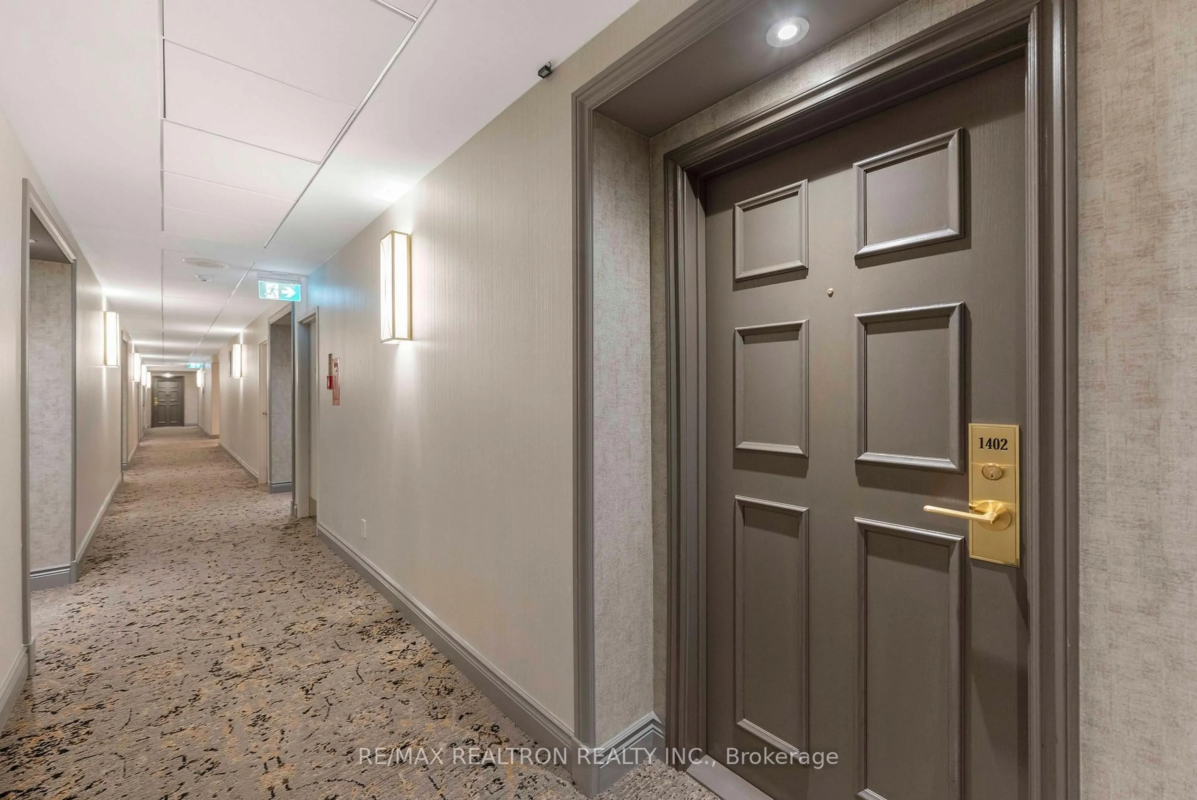 Indoor foyer for 2287 Lake Shore Blvd #1402, Toronto Ontario M8V 3Y1