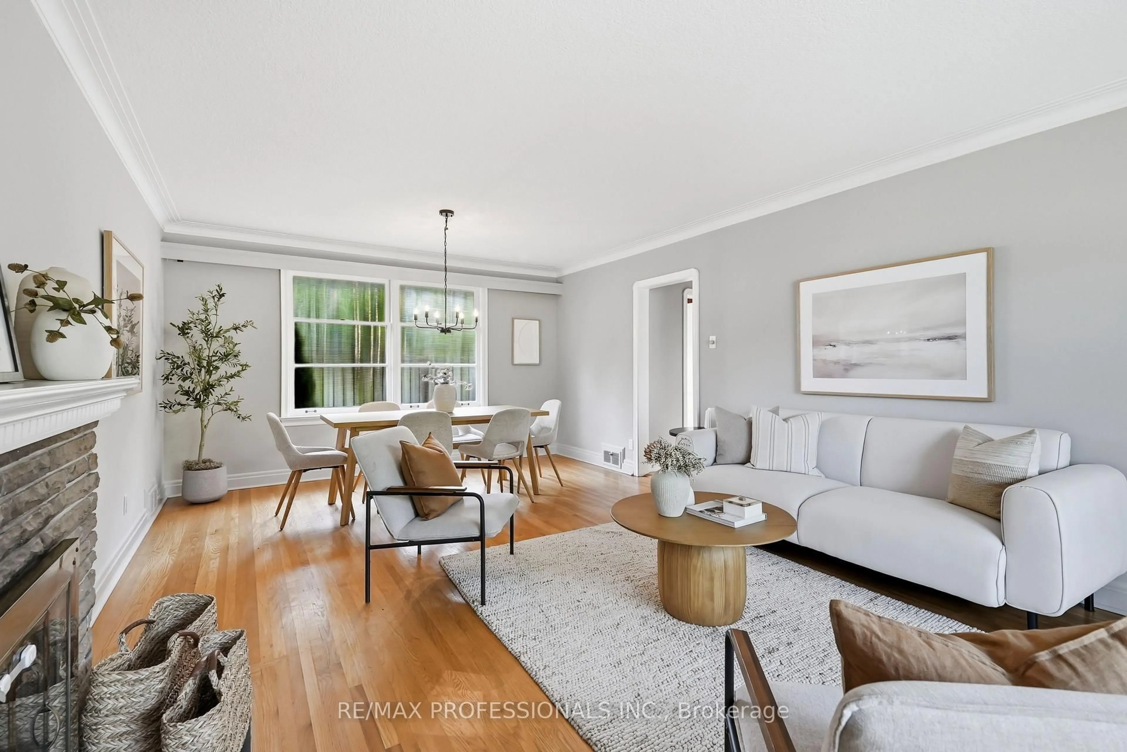 Living room with furniture, wood/laminate floor for 38 Ballacaine Dr, Toronto Ontario M8Y 4A9