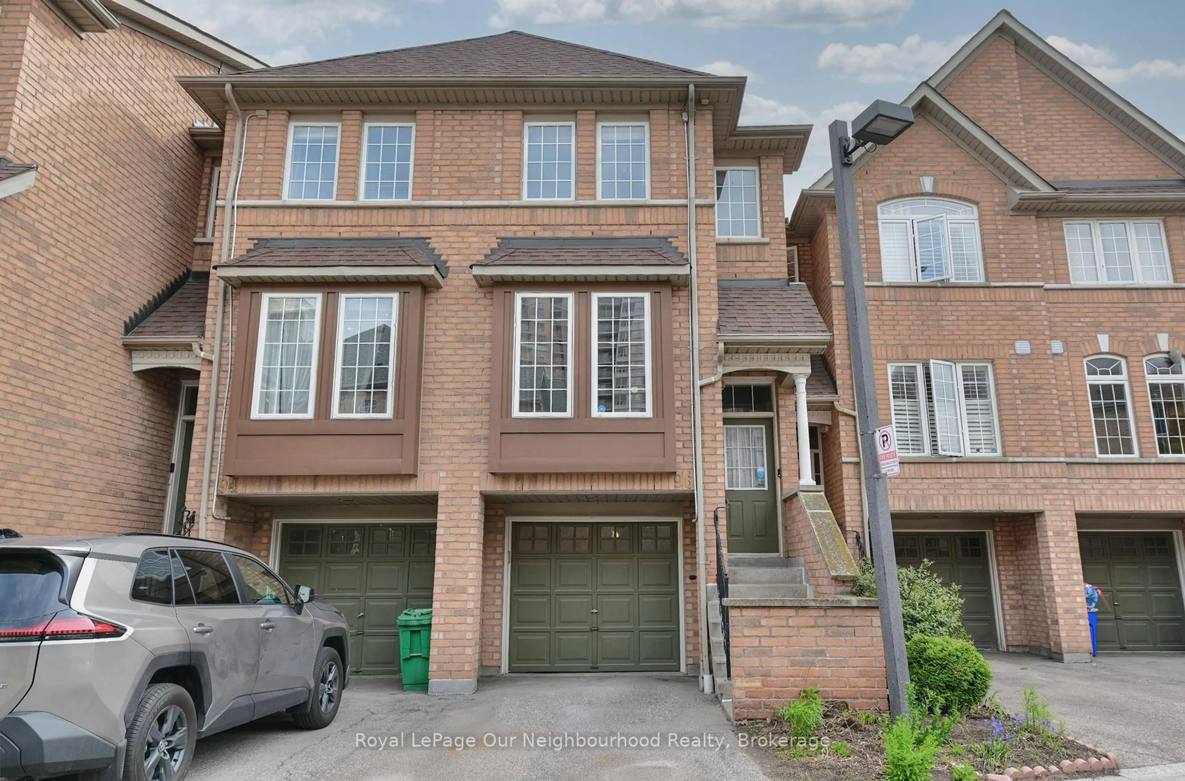 Home with brick exterior material, street for 50 Strathaven Dr #96, Mississauga Ontario L5R 4E7