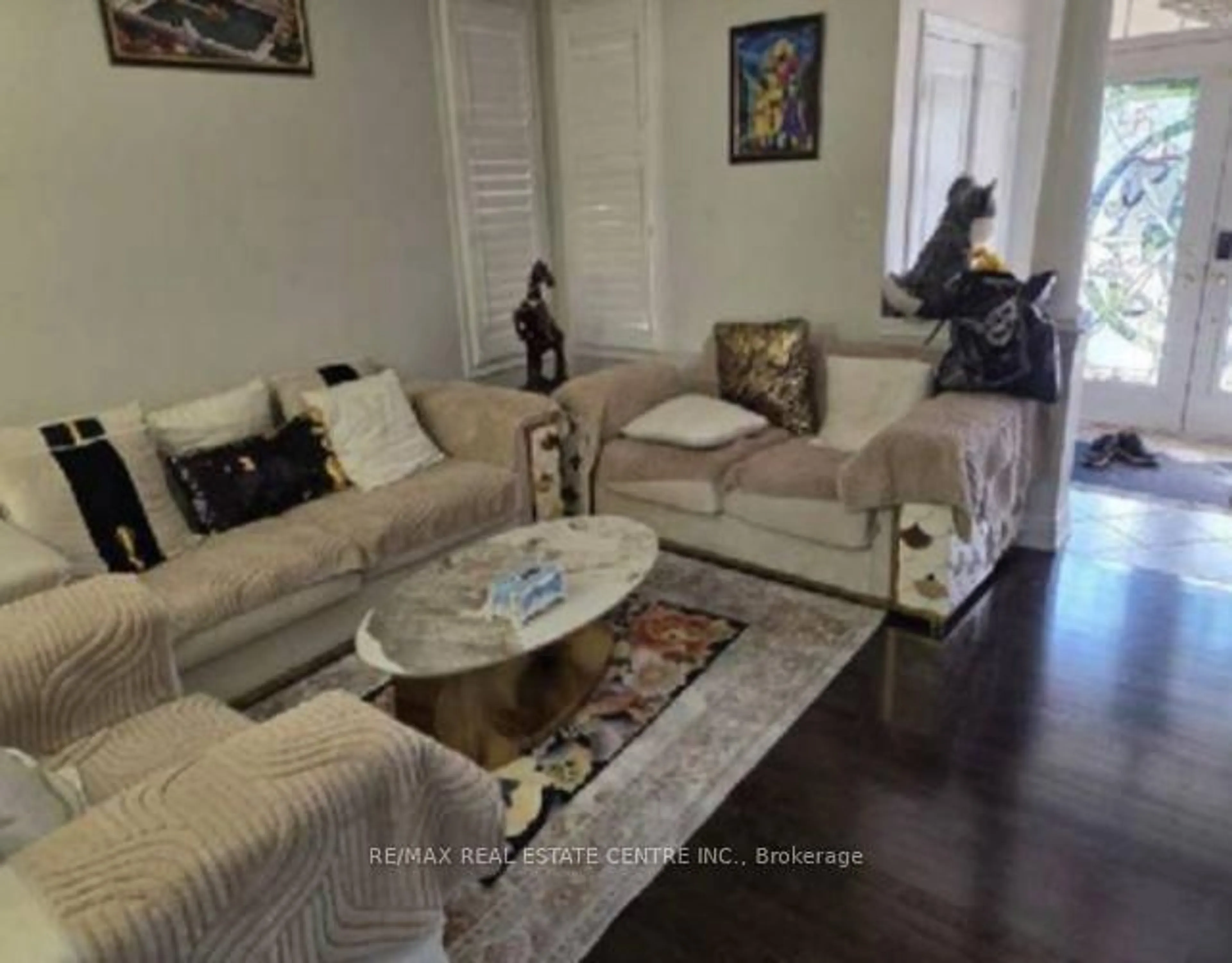 Living room with furniture, unknown for 48 Bear Run Rd, Brampton Ontario L6X 2Z8