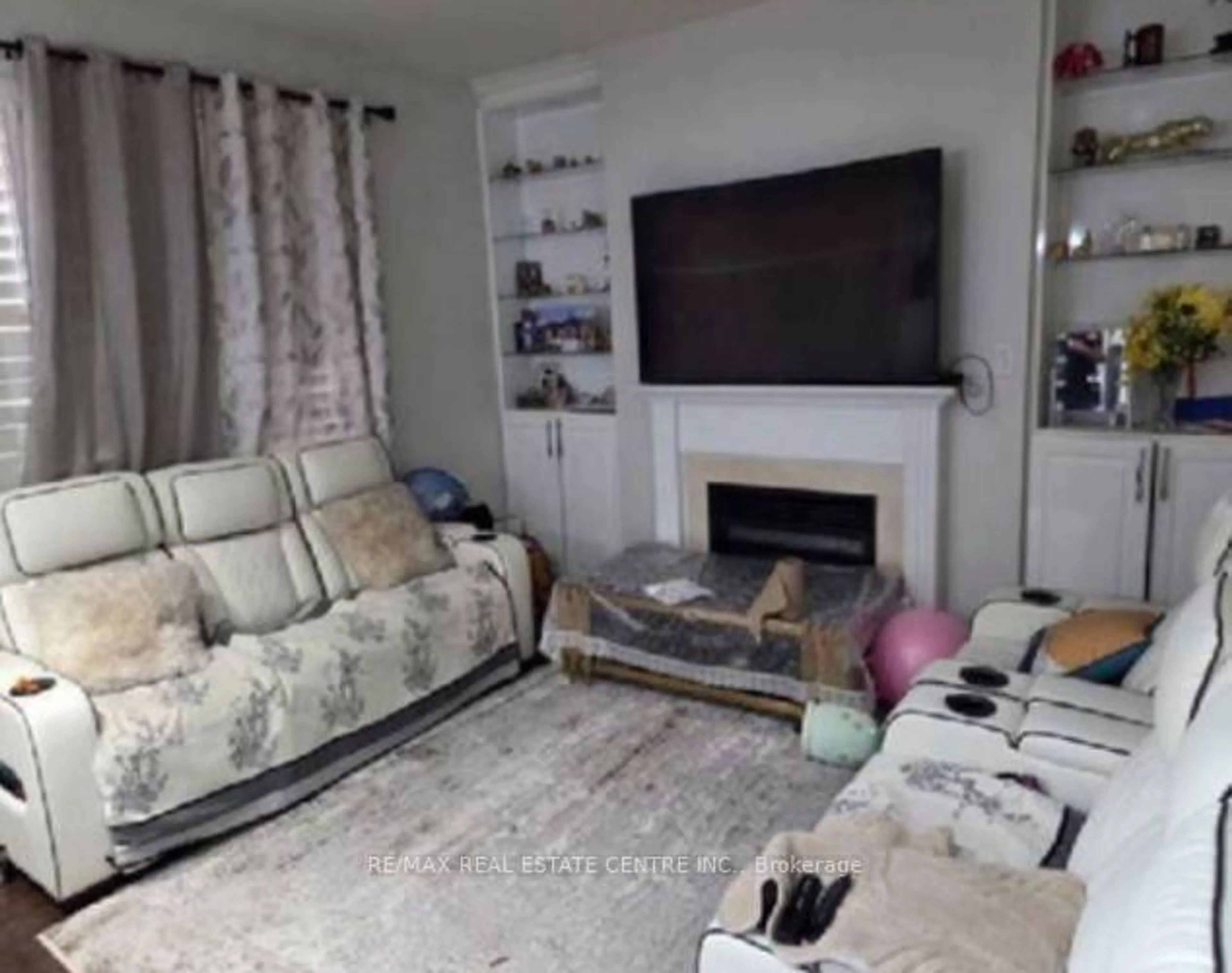 Living room with furniture, unknown for 48 Bear Run Rd, Brampton Ontario L6X 2Z8