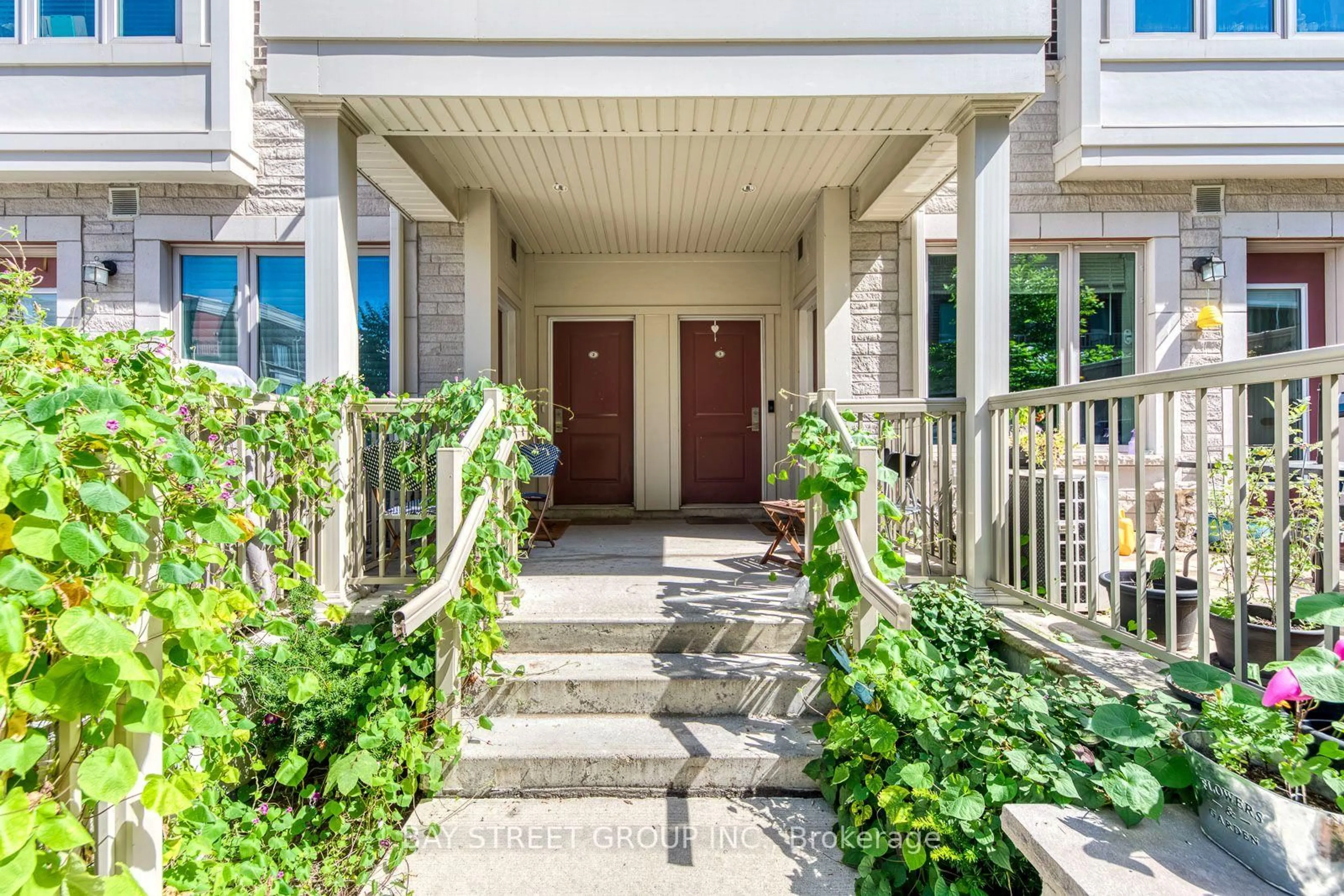 Indoor entryway for 100 Long Branch Ave #2, Toronto Ontario M8W 0C1