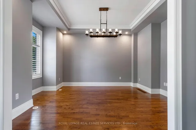 216 Rebecca St, Oakville 4