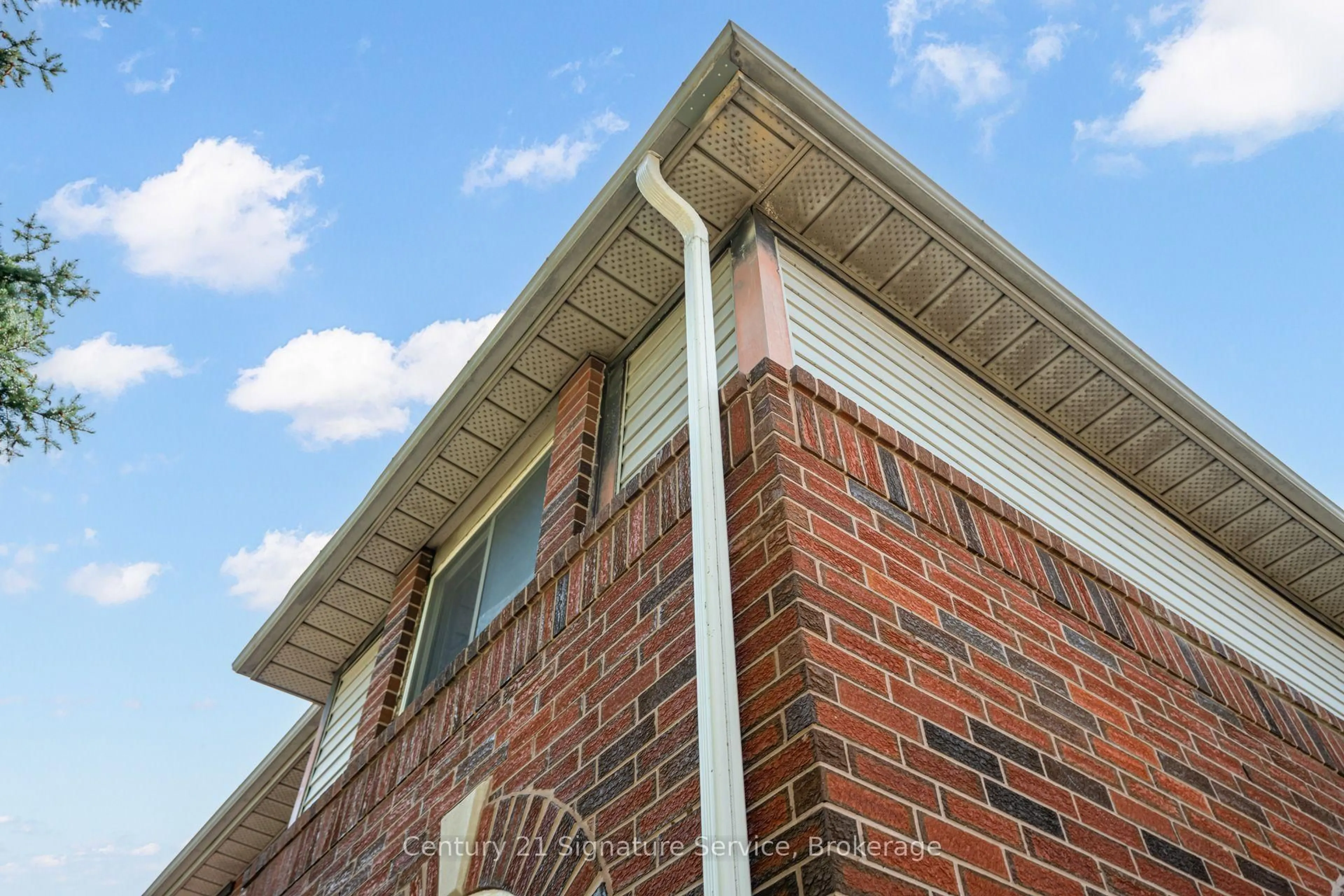 Home with brick exterior material, building for 2755 Lindholm Cres, Mississauga Ontario L5M 4S1