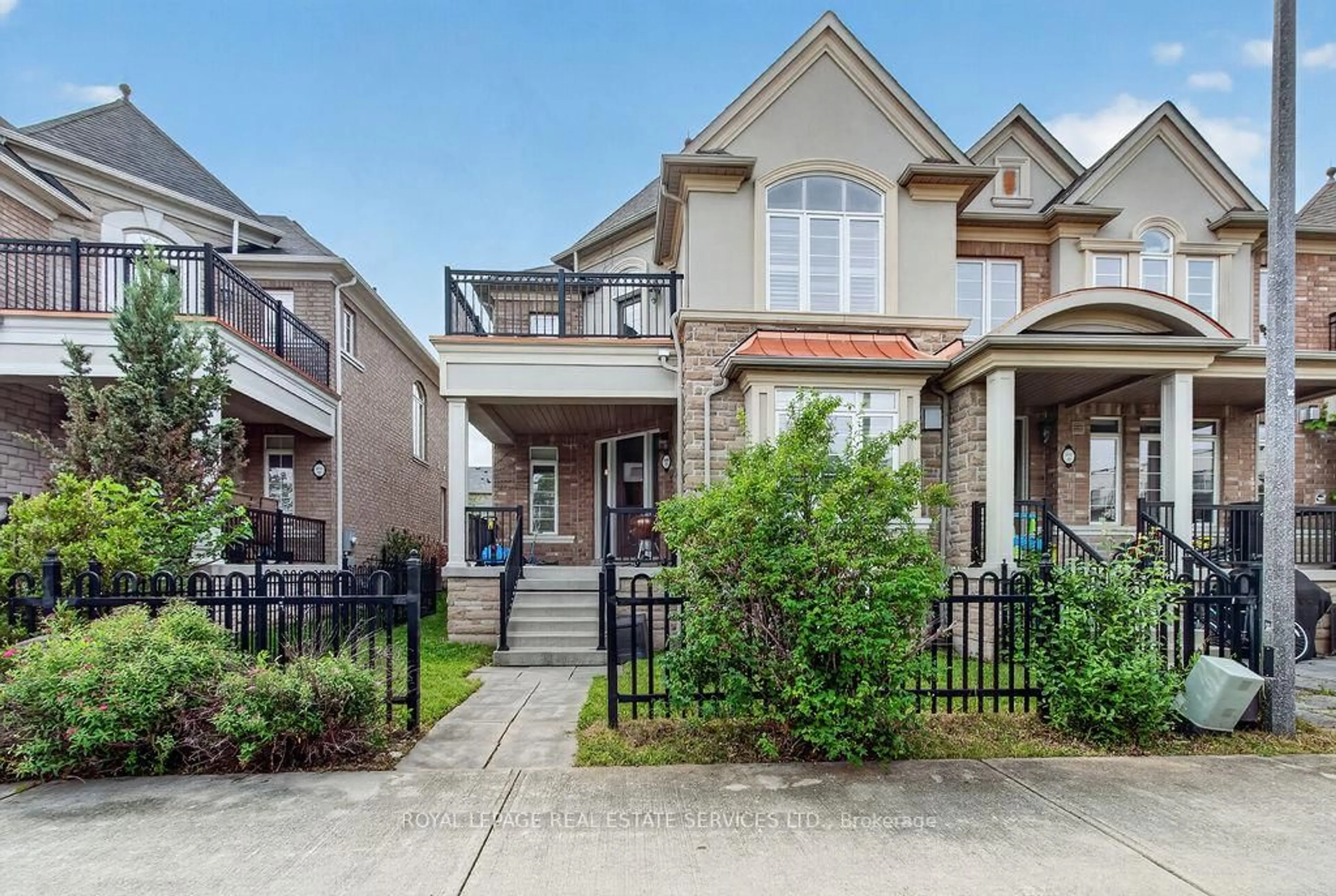 Home with brick exterior material, street for 3045 Gladeside Ave #19, Oakville Ontario L6M 0R2