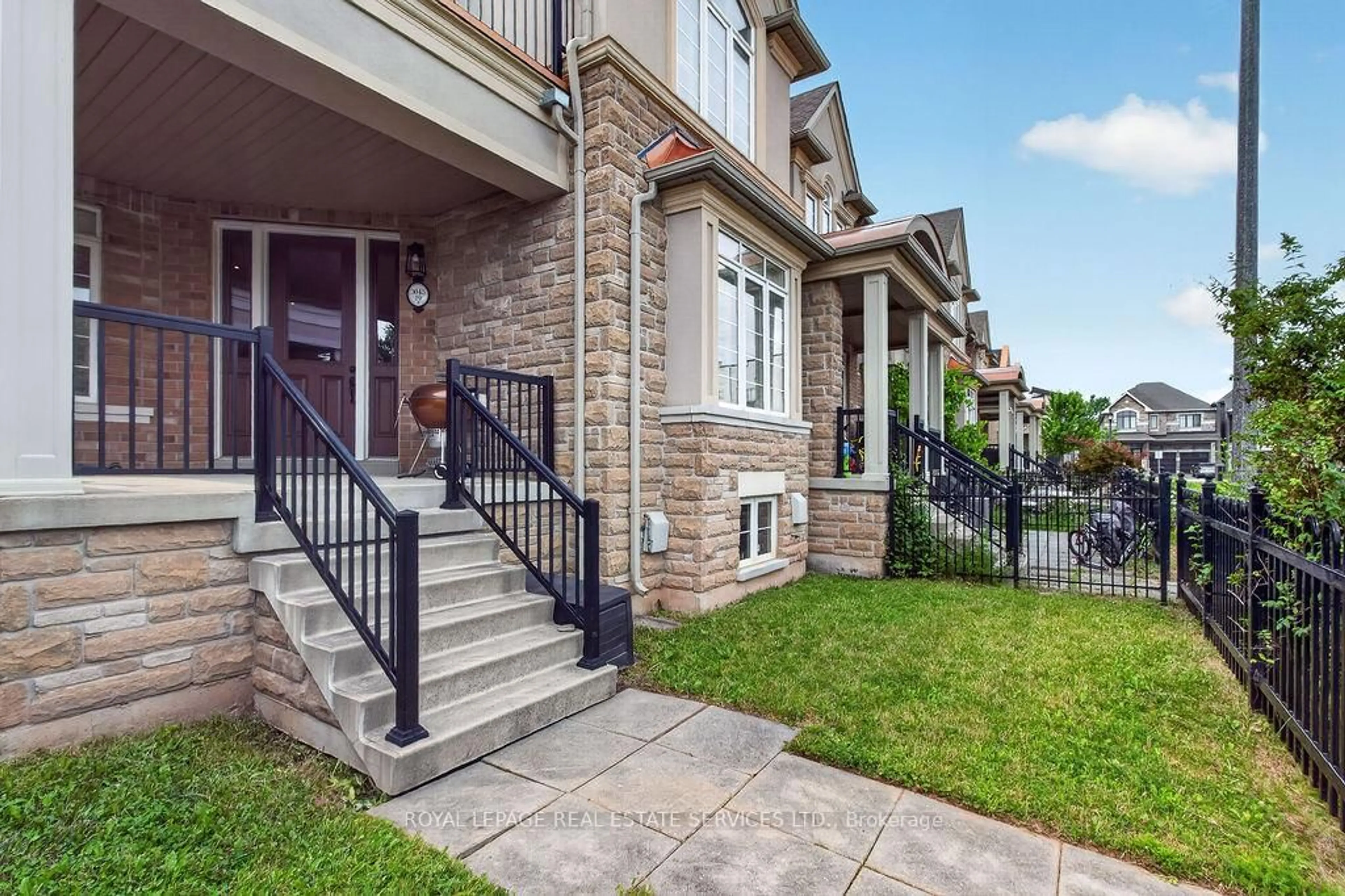 Home with brick exterior material, street for 3045 Gladeside Ave #19, Oakville Ontario L6M 0R2