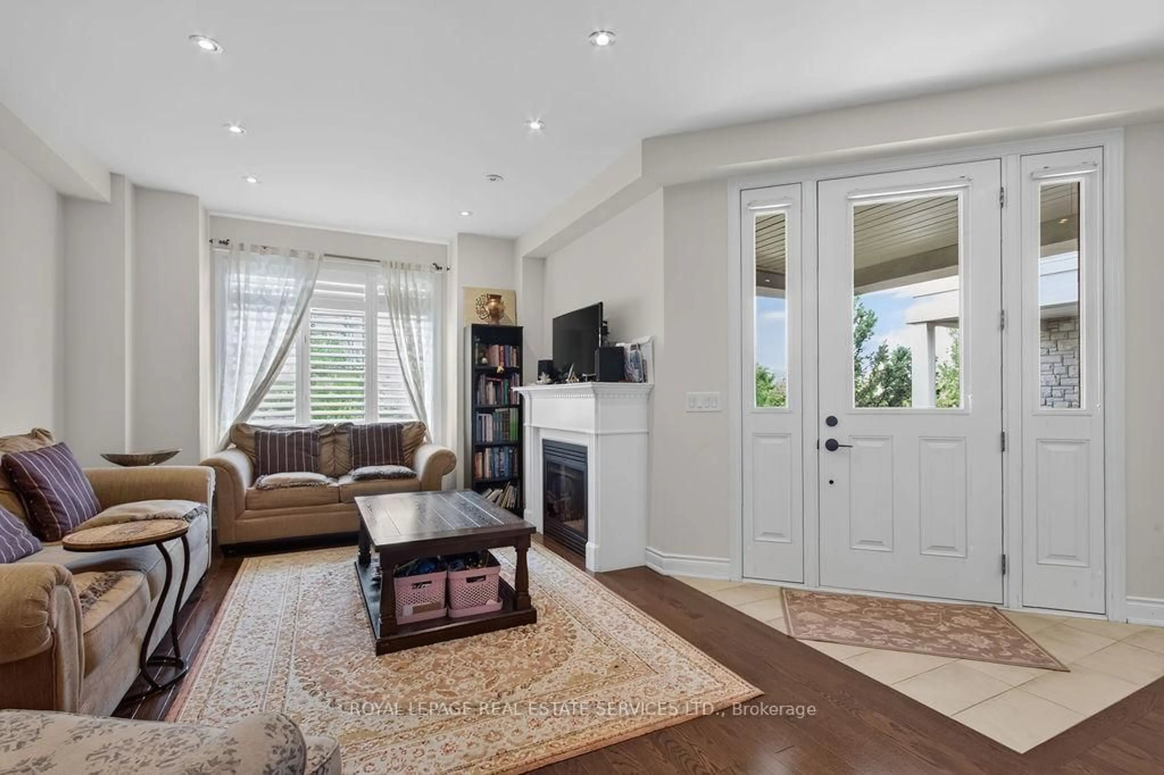 Living room with furniture, unknown for 3045 Gladeside Ave #19, Oakville Ontario L6M 0R2