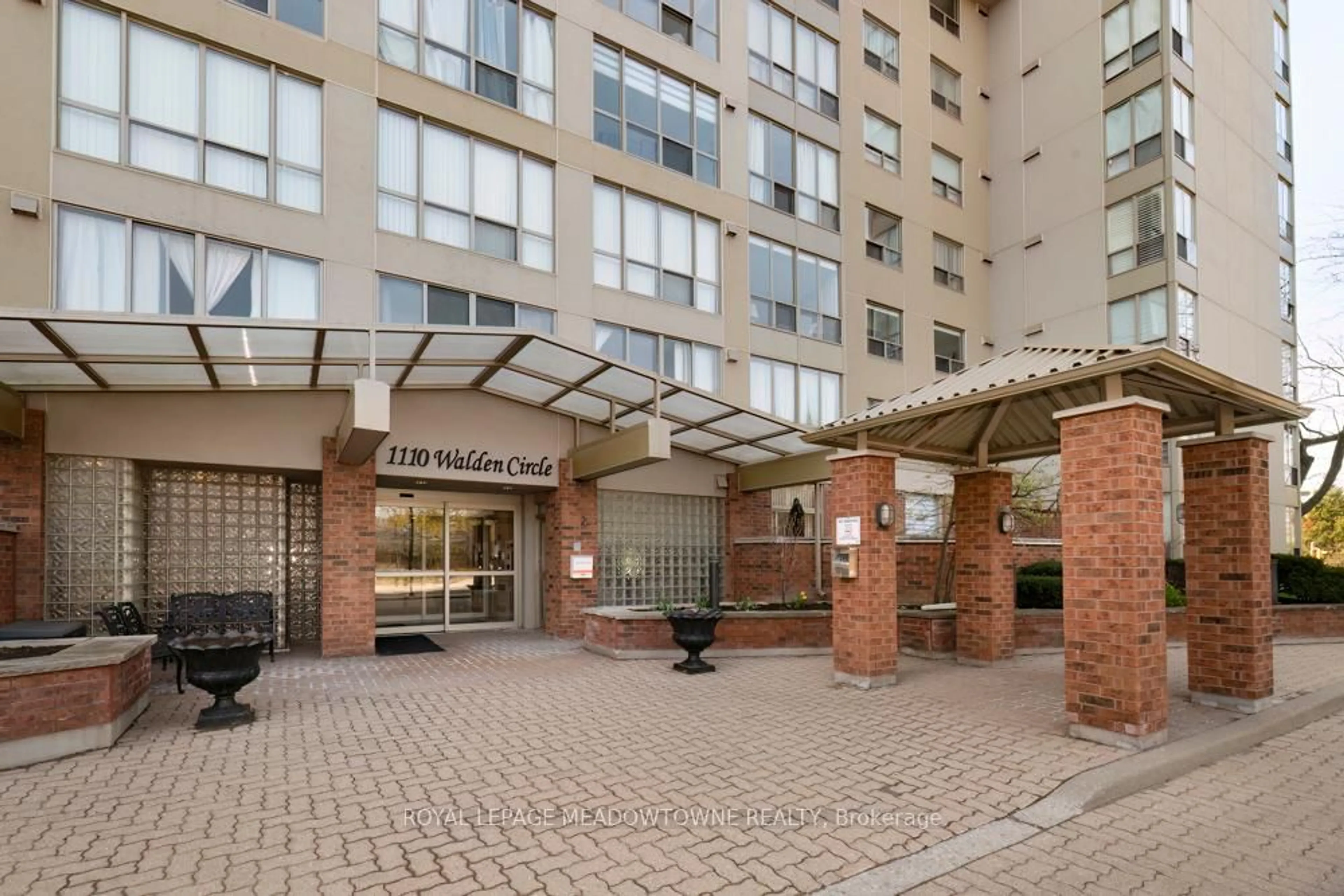 Patio, building for 1110 Walden Circ #905, Mississauga Ontario L5J 4R3